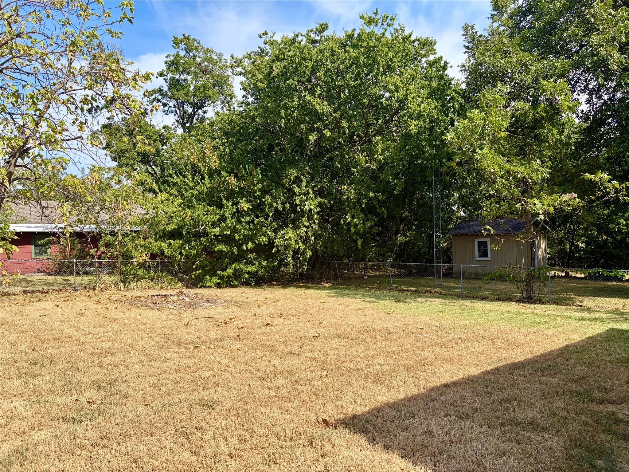 Single Family Residence For Sale in Grayson County , 2225 N Shannon Street, Sherman, Texas 75092, 4 Bedroom, 3 Bathroom, Garage spaces, 1,493 Sqft, built in 1950, mls#21369626, Real Estate Agent in Sherman, Homes For Sale in Grayson county, Homes For Sale in Sherman, Realtor in Sherman Texas, Real Estate Brokerage Independent Realty Texas, Luminita Cordes Realtor