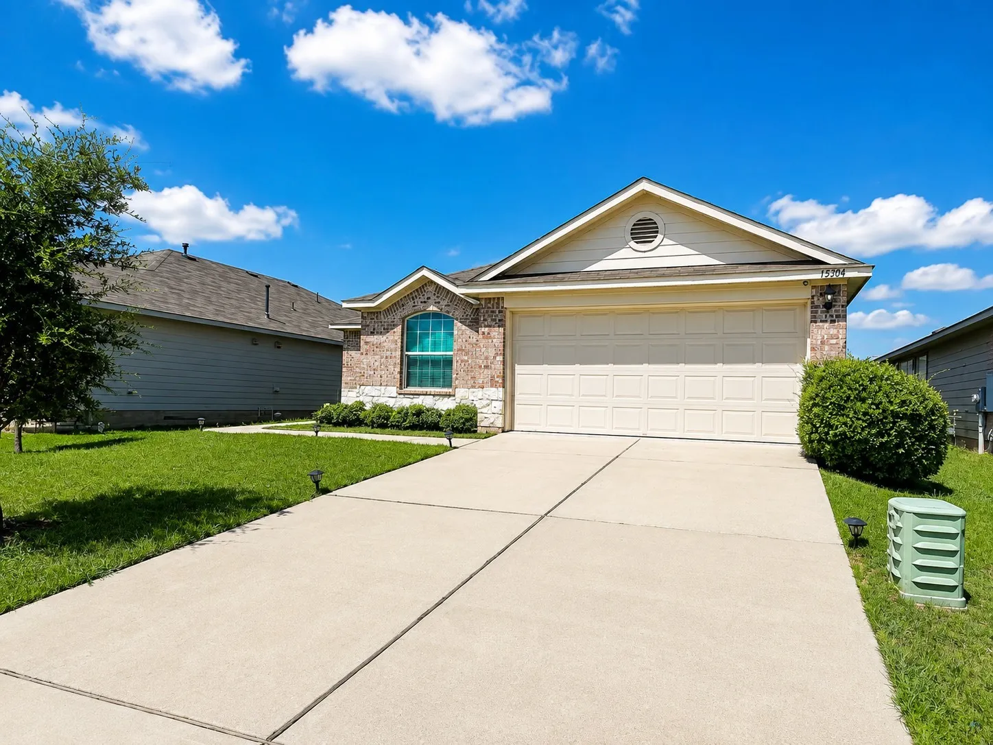 Single Family Residence For Sale in Travis County , 15304 Harkness Pass, Austin, Texas 78725, 4 Bedroom, 2 Bathroom, 2 Garage spaces, 2,029 Sqft, built in 2019, mls#21368546, Real Estate Agent in Austin, Homes For Sale in Travis county, Homes For Sale in Austin, Realtor in Austin Texas, Real Estate Brokerage Independent Realty Texas, Luminita Cordes Realtor