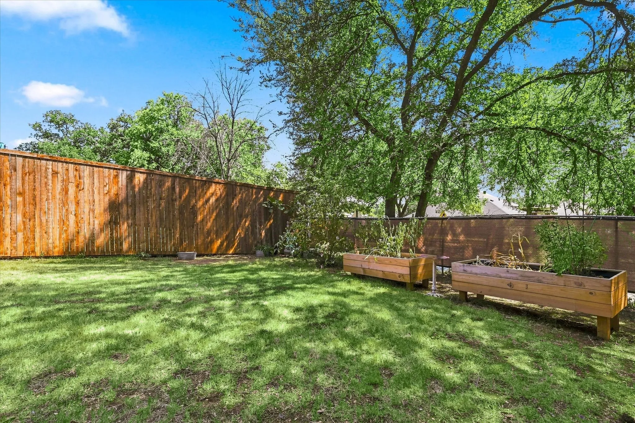 Single Family Residence For Sale in Denton County , 257 Oak Street, Highland Village, Texas 75077, 3 Bedroom, 2 Bathroom, 2 Garage spaces, 1,928 Sqft, built in 1970, mls#21369638, Real Estate Agent in Highland Village, Homes For Sale in Denton county, Homes For Sale in Highland Village, Realtor in Highland Village Texas, Real Estate Brokerage Independent Realty Texas, Luminita Cordes Realtor