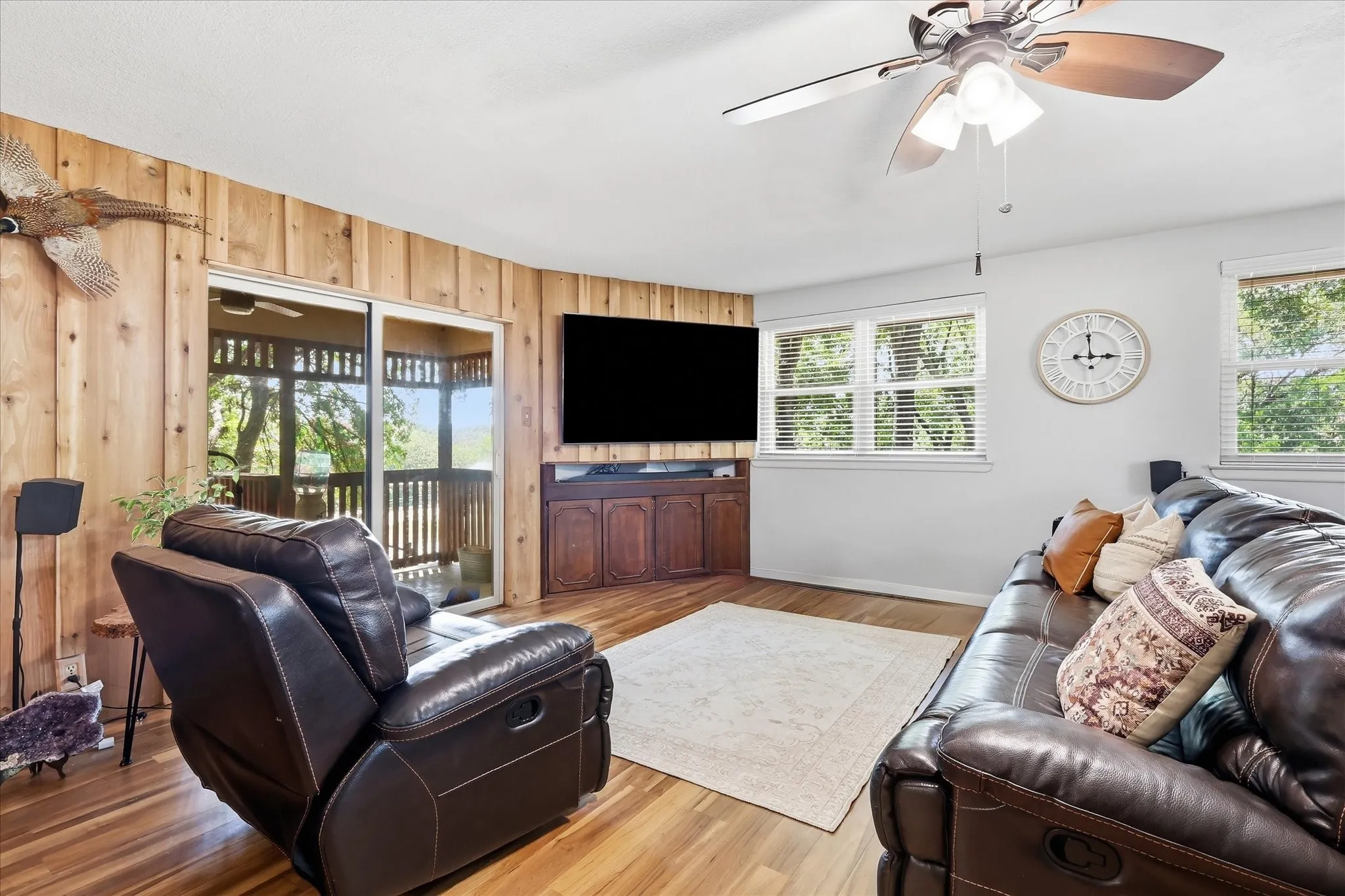Single Family Residence For Sale in Denton County , 257 Oak Street, Highland Village, Texas 75077, 3 Bedroom, 2 Bathroom, 2 Garage spaces, 1,928 Sqft, built in 1970, mls#21369638, Real Estate Agent in Highland Village, Homes For Sale in Denton county, Homes For Sale in Highland Village, Realtor in Highland Village Texas, Real Estate Brokerage Independent Realty Texas, Luminita Cordes Realtor