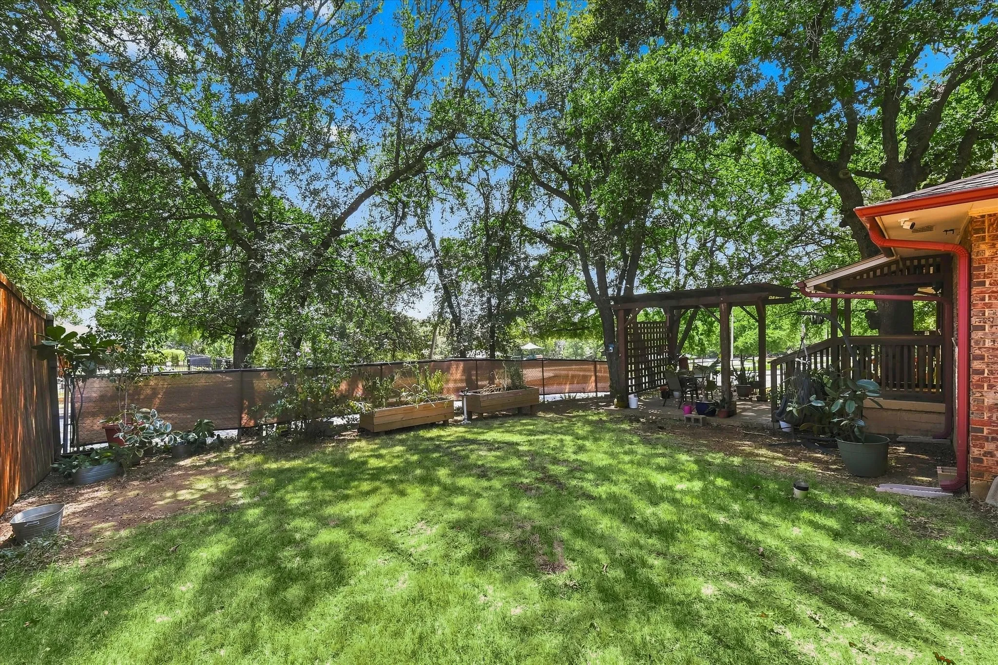 Single Family Residence For Sale in Denton County , 257 Oak Street, Highland Village, Texas 75077, 3 Bedroom, 2 Bathroom, 2 Garage spaces, 1,928 Sqft, built in 1970, mls#21369638, Real Estate Agent in Highland Village, Homes For Sale in Denton county, Homes For Sale in Highland Village, Realtor in Highland Village Texas, Real Estate Brokerage Independent Realty Texas, Luminita Cordes Realtor