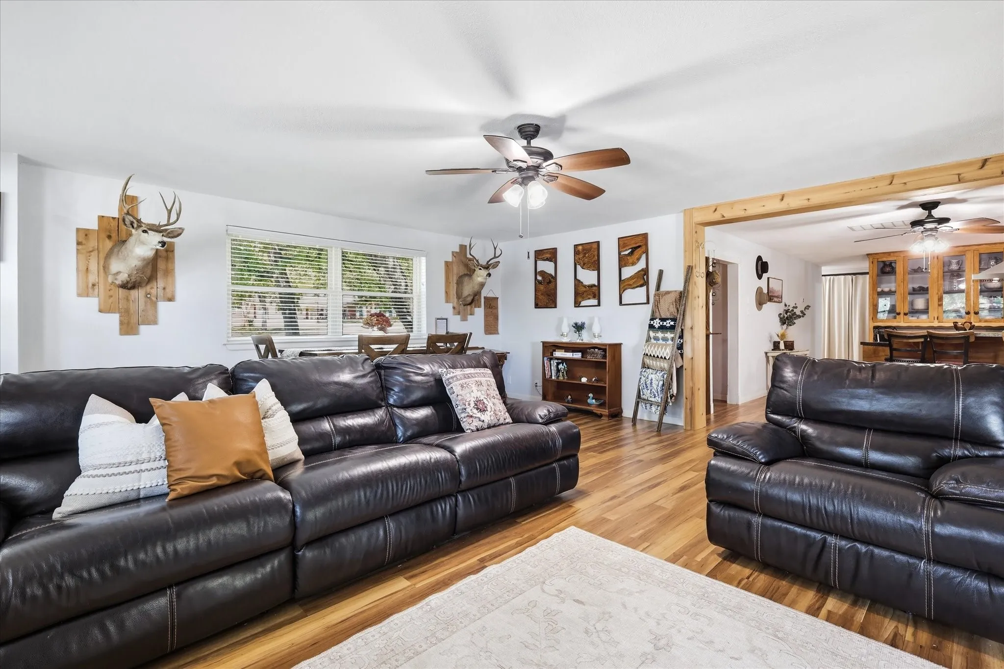 Single Family Residence For Sale in Denton County , 257 Oak Street, Highland Village, Texas 75077, 3 Bedroom, 2 Bathroom, 2 Garage spaces, 1,928 Sqft, built in 1970, mls#21369638, Real Estate Agent in Highland Village, Homes For Sale in Denton county, Homes For Sale in Highland Village, Realtor in Highland Village Texas, Real Estate Brokerage Independent Realty Texas, Luminita Cordes Realtor