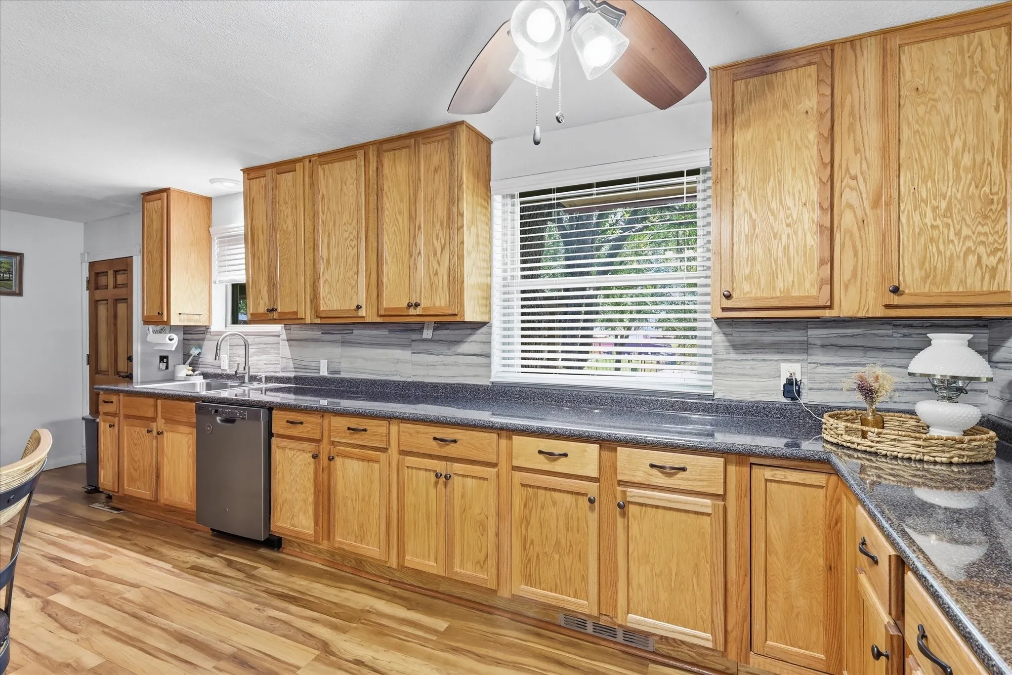 Single Family Residence For Sale in Denton County , 257 Oak Street, Highland Village, Texas 75077, 3 Bedroom, 2 Bathroom, 2 Garage spaces, 1,928 Sqft, built in 1970, mls#21369638, Real Estate Agent in Highland Village, Homes For Sale in Denton county, Homes For Sale in Highland Village, Realtor in Highland Village Texas, Real Estate Brokerage Independent Realty Texas, Luminita Cordes Realtor
