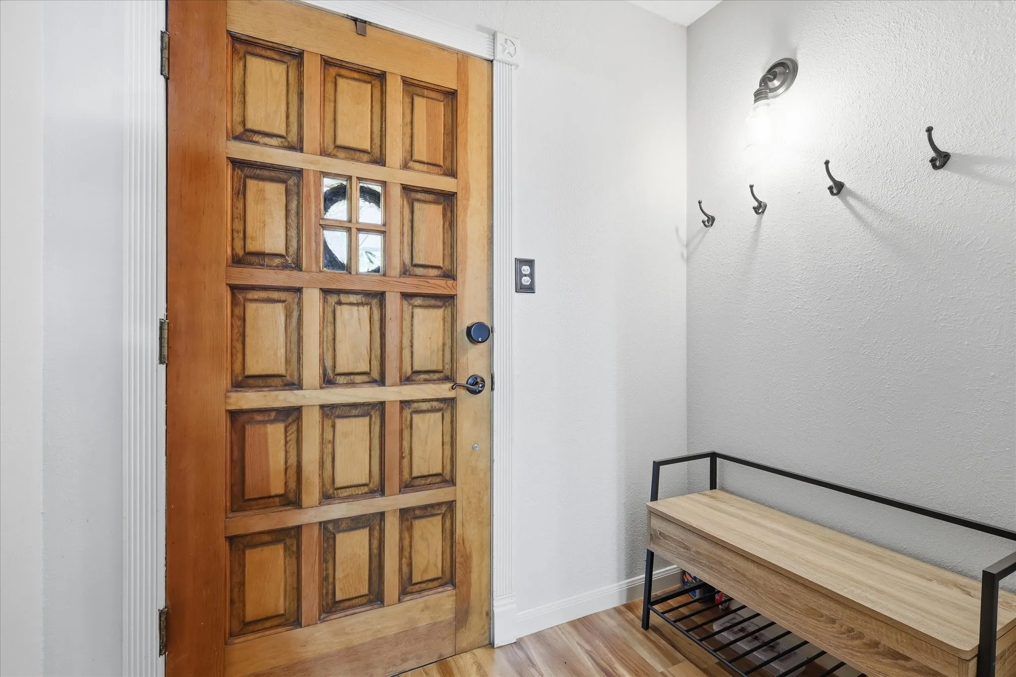 Single Family Residence For Sale in Denton County , 257 Oak Street, Highland Village, Texas 75077, 3 Bedroom, 2 Bathroom, 2 Garage spaces, 1,928 Sqft, built in 1970, mls#21369638, Real Estate Agent in Highland Village, Homes For Sale in Denton county, Homes For Sale in Highland Village, Realtor in Highland Village Texas, Real Estate Brokerage Independent Realty Texas, Luminita Cordes Realtor