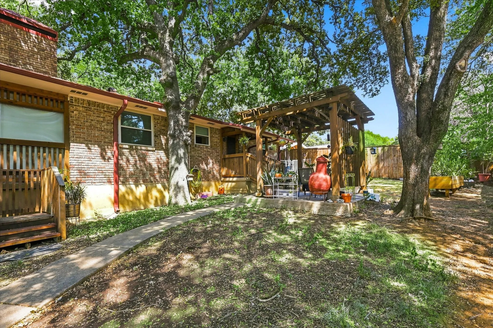 Single Family Residence For Sale in Denton County , 257 Oak Street, Highland Village, Texas 75077, 3 Bedroom, 2 Bathroom, 2 Garage spaces, 1,928 Sqft, built in 1970, mls#21369638, Real Estate Agent in Highland Village, Homes For Sale in Denton county, Homes For Sale in Highland Village, Realtor in Highland Village Texas, Real Estate Brokerage Independent Realty Texas, Luminita Cordes Realtor