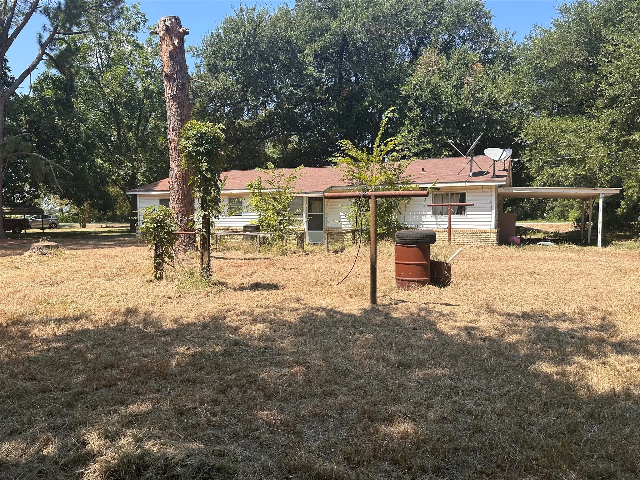 Single Family Residence For Sale in Limestone County , 955 Lcr 463, Mexia, Texas 76667, 3 Bedroom, 2 Bathroom, 2 Garage spaces, 1,144 Sqft, built in 1972, mls#21369621, Real Estate Agent in Mexia, Homes For Sale in Limestone county, Homes For Sale in Mexia, Realtor in Mexia Texas, Real Estate Brokerage Independent Realty Texas, Luminita Cordes Realtor