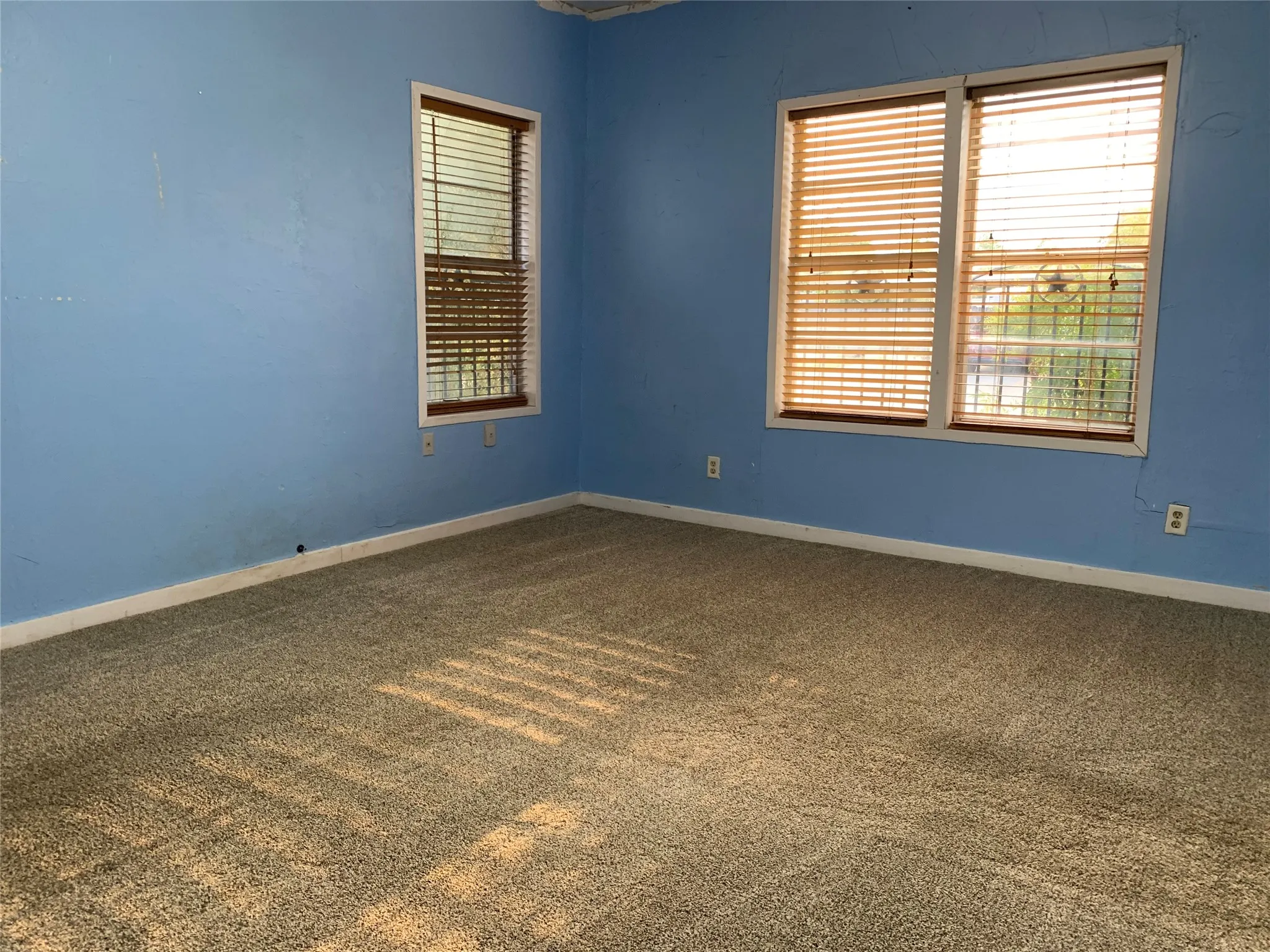 Single Family Residence For Sale in Young County , 915 2nd Street, Graham, Texas 76450, 3 Bedroom, 2 Bathroom, 1 Garage spaces, 1,526 Sqft, built in 1950, mls#21365409, Real Estate Agent in Graham, Homes For Sale in Young county, Homes For Sale in Graham, Realtor in Graham Texas, Real Estate Brokerage Independent Realty Texas, Luminita Cordes Realtor