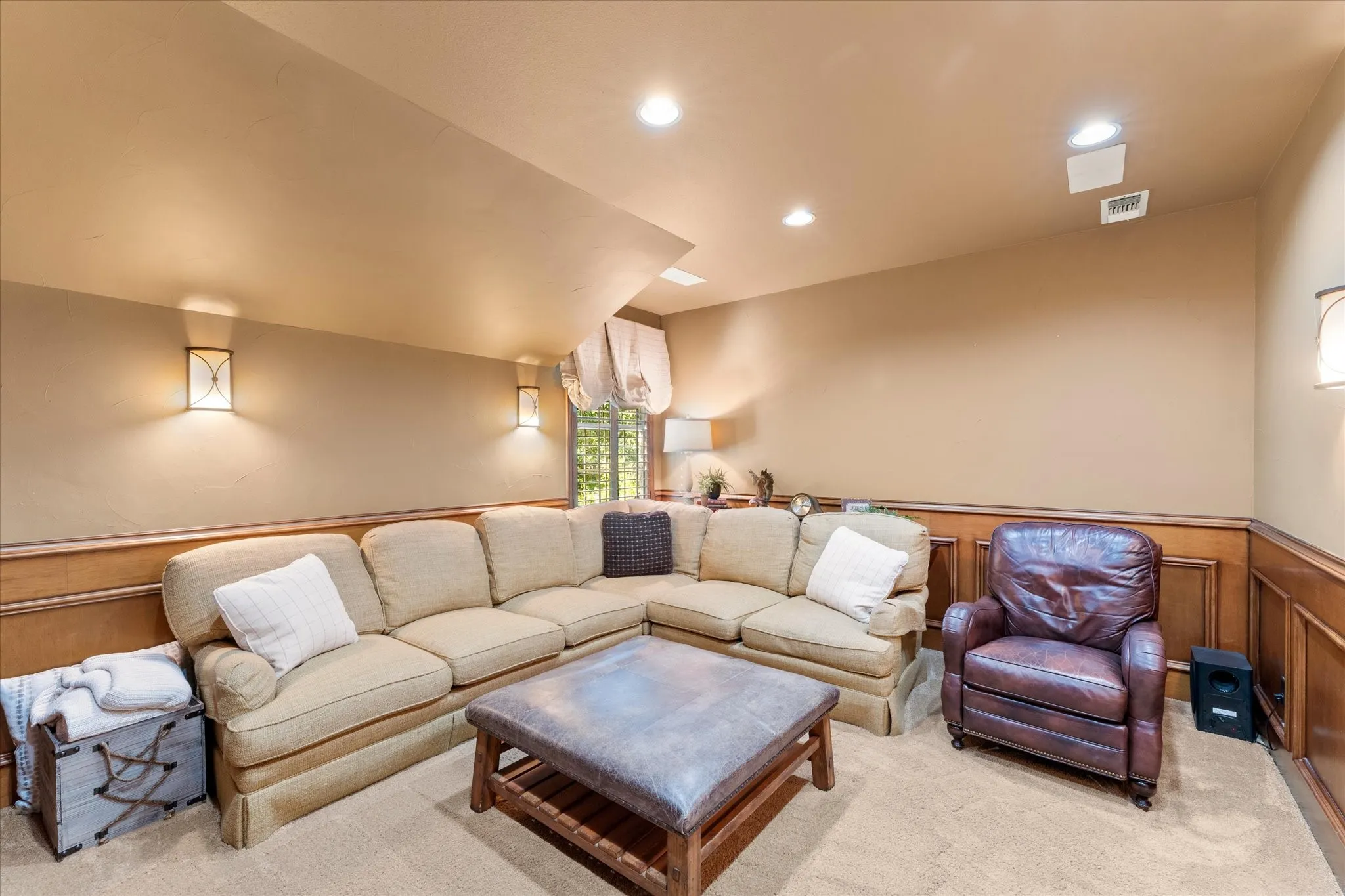 Single Family Residence For Sale in Collin County , 6808 Echo Canyon Drive, Mc Kinney, Texas 75072, 4 Bedroom, 4 Bathroom, 3 Garage spaces, 4,513 Sqft, built in 2004, mls#21369647, Real Estate Agent in Mc Kinney, Homes For Sale in Collin county, Homes For Sale in Mc Kinney, Realtor in Mc Kinney Texas, Real Estate Brokerage Independent Realty Texas, Luminita Cordes Realtor