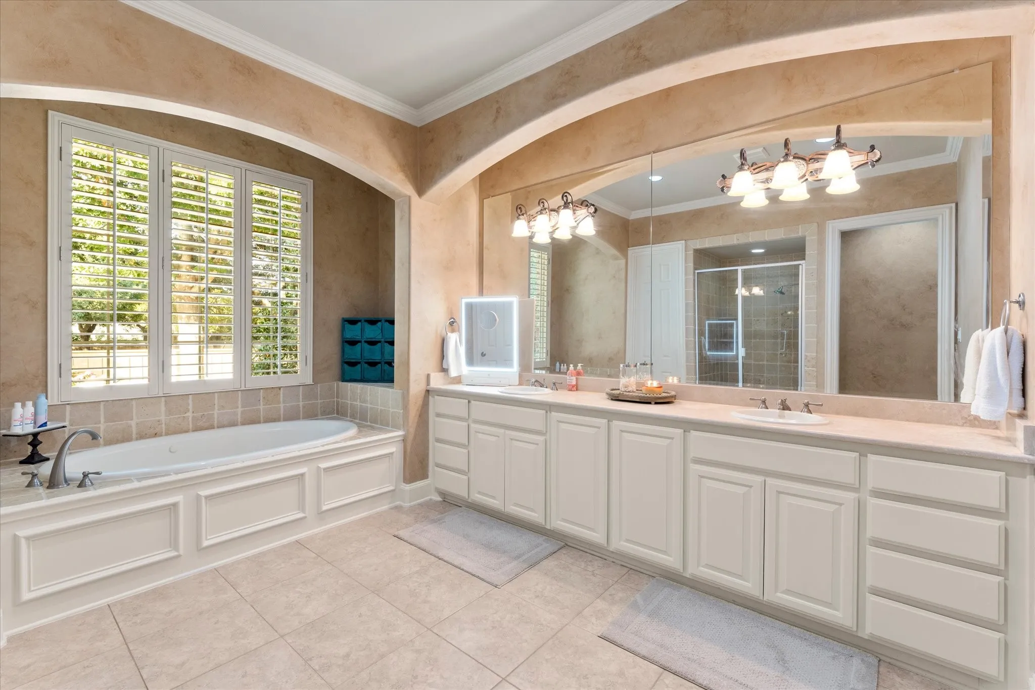 Single Family Residence For Sale in Collin County , 6808 Echo Canyon Drive, Mc Kinney, Texas 75072, 4 Bedroom, 4 Bathroom, 3 Garage spaces, 4,513 Sqft, built in 2004, mls#21369647, Real Estate Agent in Mc Kinney, Homes For Sale in Collin county, Homes For Sale in Mc Kinney, Realtor in Mc Kinney Texas, Real Estate Brokerage Independent Realty Texas, Luminita Cordes Realtor
