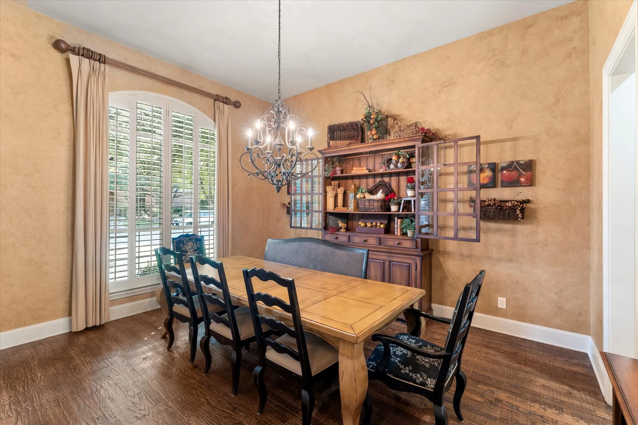 Single Family Residence For Sale in Collin County , 6808 Echo Canyon Drive, Mc Kinney, Texas 75072, 4 Bedroom, 4 Bathroom, 3 Garage spaces, 4,513 Sqft, built in 2004, mls#21369647, Real Estate Agent in Mc Kinney, Homes For Sale in Collin county, Homes For Sale in Mc Kinney, Realtor in Mc Kinney Texas, Real Estate Brokerage Independent Realty Texas, Luminita Cordes Realtor