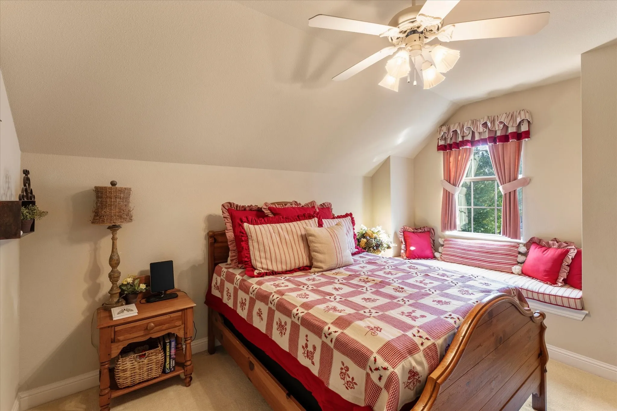 Single Family Residence For Sale in Collin County , 6808 Echo Canyon Drive, Mc Kinney, Texas 75072, 4 Bedroom, 4 Bathroom, 3 Garage spaces, 4,513 Sqft, built in 2004, mls#21369647, Real Estate Agent in Mc Kinney, Homes For Sale in Collin county, Homes For Sale in Mc Kinney, Realtor in Mc Kinney Texas, Real Estate Brokerage Independent Realty Texas, Luminita Cordes Realtor