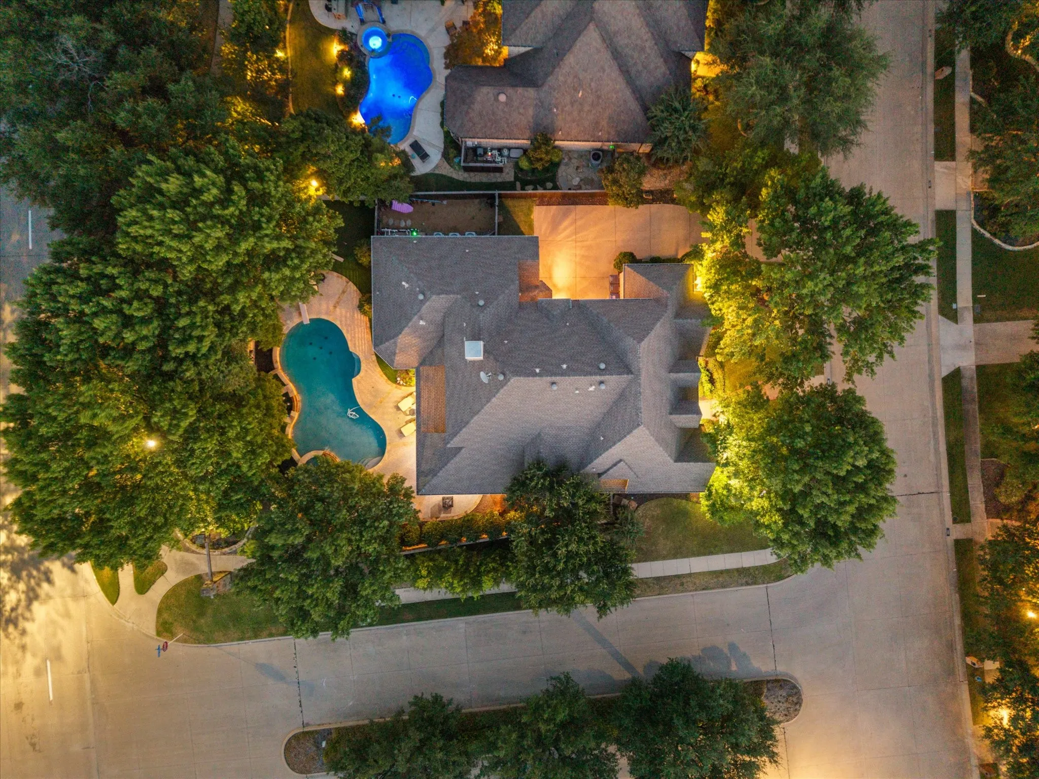 Single Family Residence For Sale in Collin County , 6808 Echo Canyon Drive, Mc Kinney, Texas 75072, 4 Bedroom, 4 Bathroom, 3 Garage spaces, 4,513 Sqft, built in 2004, mls#21369647, Real Estate Agent in Mc Kinney, Homes For Sale in Collin county, Homes For Sale in Mc Kinney, Realtor in Mc Kinney Texas, Real Estate Brokerage Independent Realty Texas, Luminita Cordes Realtor