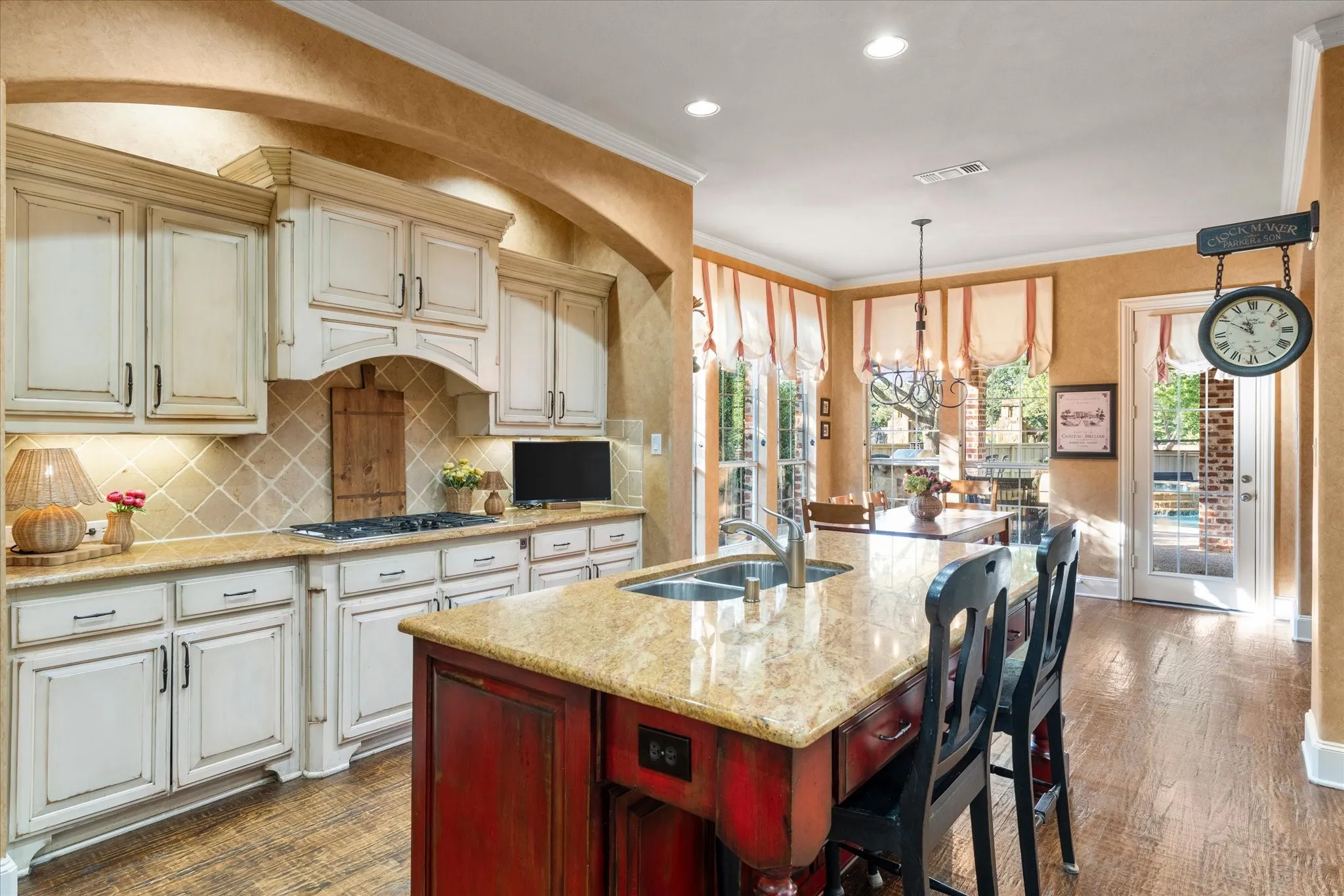 Single Family Residence For Sale in Collin County , 6808 Echo Canyon Drive, Mc Kinney, Texas 75072, 4 Bedroom, 4 Bathroom, 3 Garage spaces, 4,513 Sqft, built in 2004, mls#21369647, Real Estate Agent in Mc Kinney, Homes For Sale in Collin county, Homes For Sale in Mc Kinney, Realtor in Mc Kinney Texas, Real Estate Brokerage Independent Realty Texas, Luminita Cordes Realtor