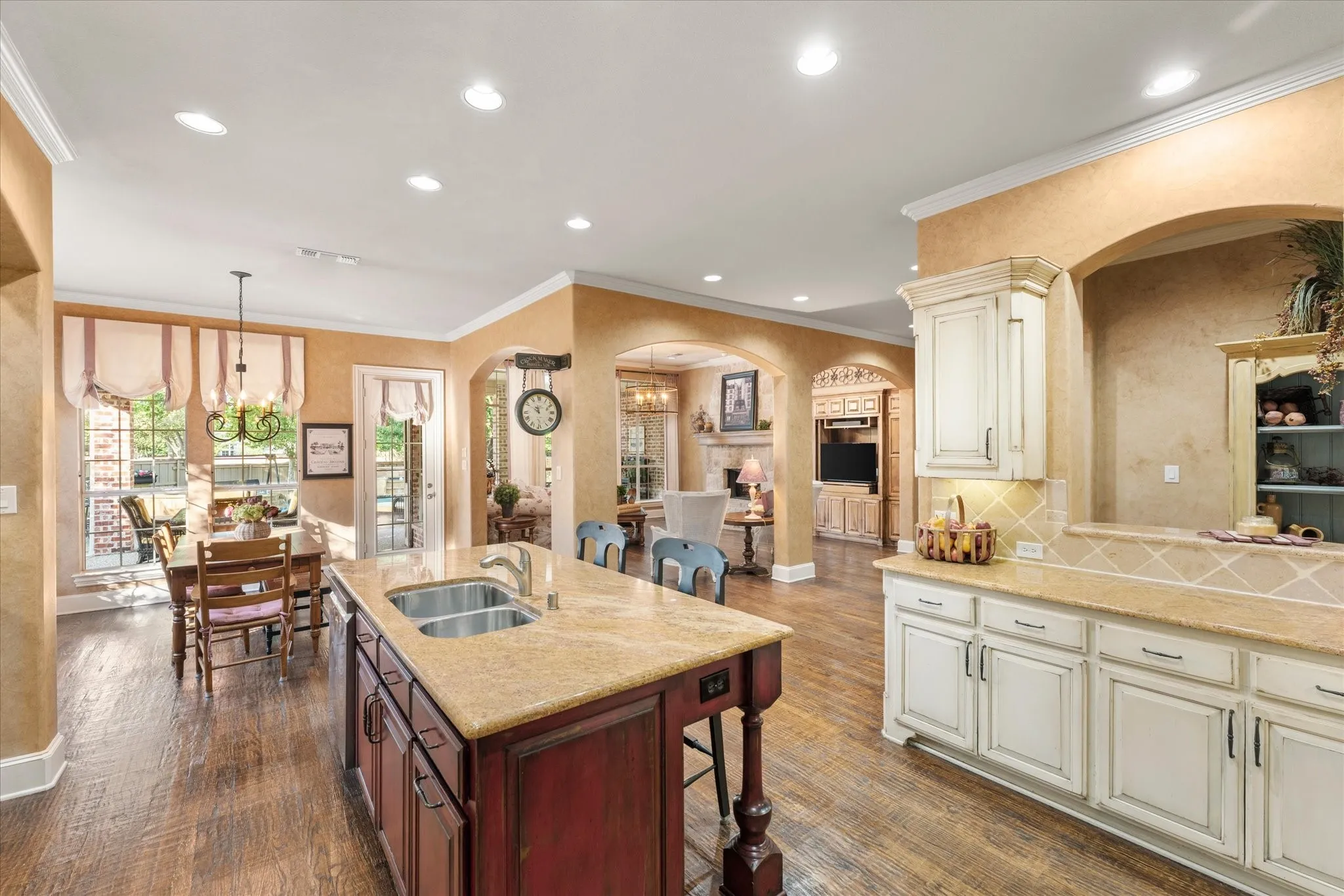 Single Family Residence For Sale in Collin County , 6808 Echo Canyon Drive, Mc Kinney, Texas 75072, 4 Bedroom, 4 Bathroom, 3 Garage spaces, 4,513 Sqft, built in 2004, mls#21369647, Real Estate Agent in Mc Kinney, Homes For Sale in Collin county, Homes For Sale in Mc Kinney, Realtor in Mc Kinney Texas, Real Estate Brokerage Independent Realty Texas, Luminita Cordes Realtor