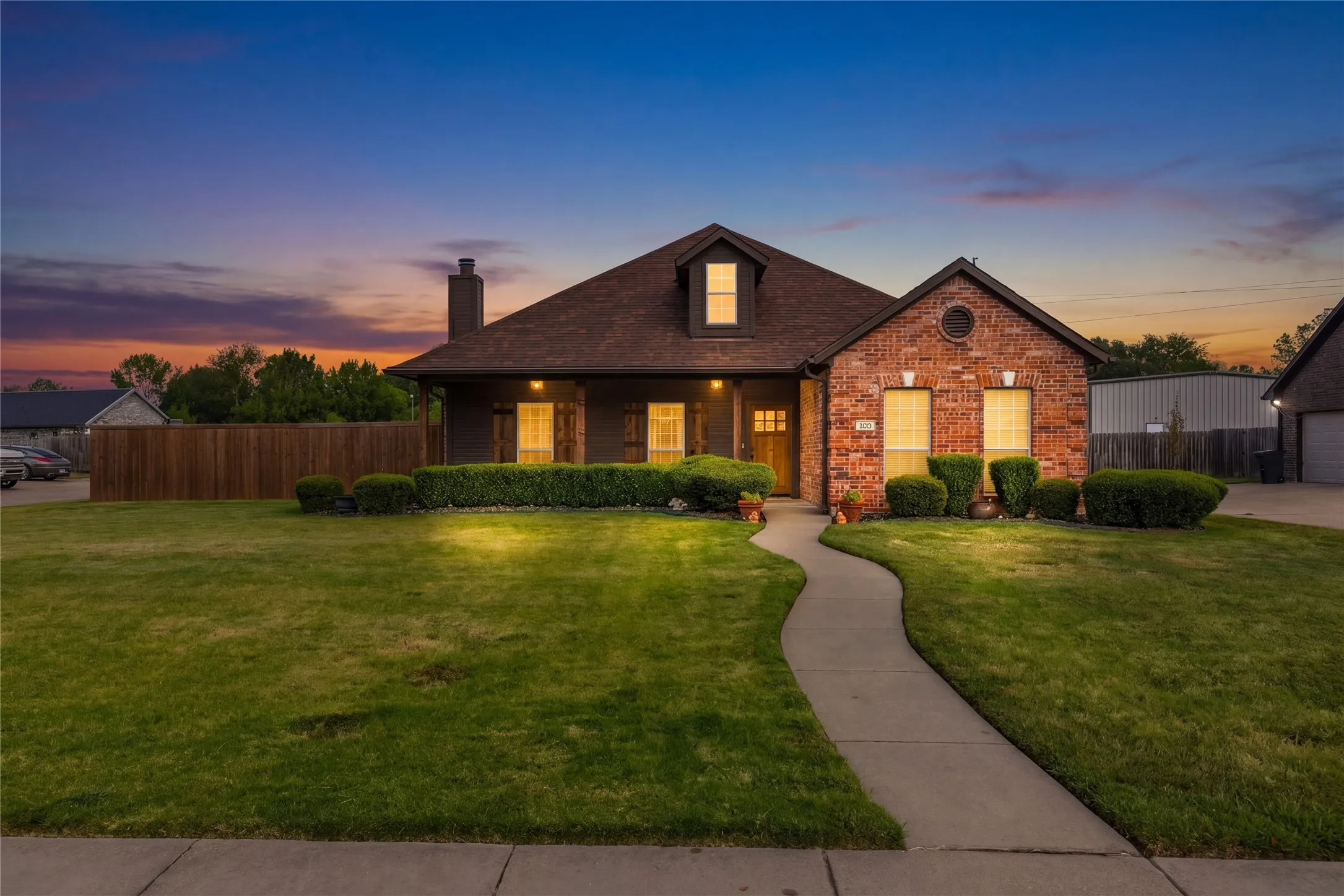 Single Family Residence For Sale in Hunt County , 1308 Madeline Street, Commerce, Texas 75428, 3 Bedroom, 2 Bathroom, 2 Garage spaces, 2,032 Sqft, built in 2006, mls#21367627, Real Estate Agent in Commerce, Homes For Sale in Hunt county, Homes For Sale in Commerce, Realtor in Commerce Texas, Real Estate Brokerage Independent Realty Texas, Luminita Cordes Realtor