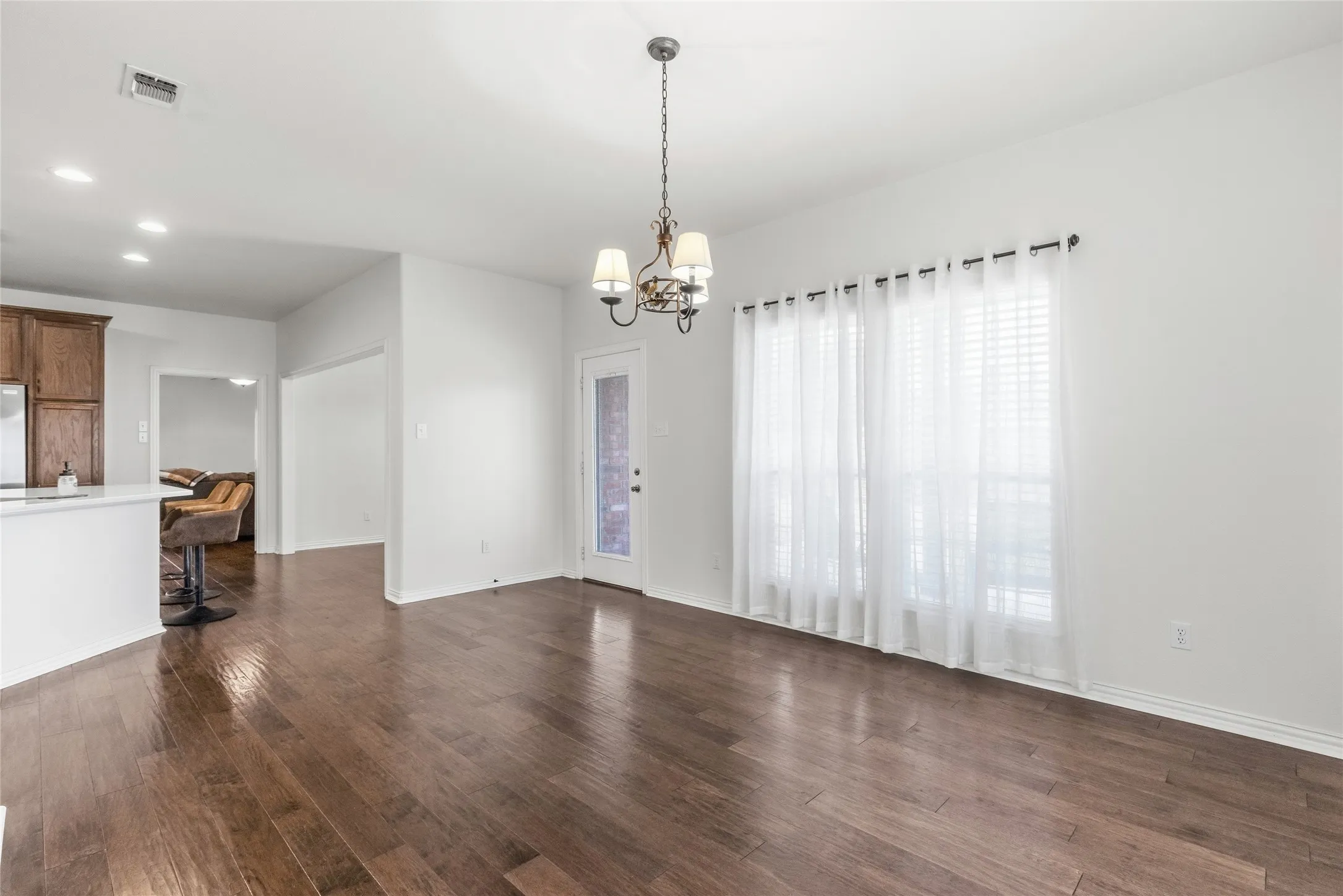 Single Family Residence For Sale in Hunt County , 1308 Madeline Street, Commerce, Texas 75428, 3 Bedroom, 2 Bathroom, 2 Garage spaces, 2,032 Sqft, built in 2006, mls#21367627, Real Estate Agent in Commerce, Homes For Sale in Hunt county, Homes For Sale in Commerce, Realtor in Commerce Texas, Real Estate Brokerage Independent Realty Texas, Luminita Cordes Realtor