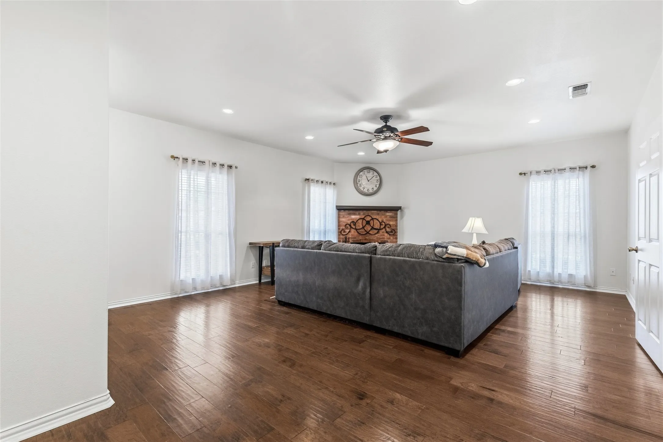 Single Family Residence For Sale in Hunt County , 1308 Madeline Street, Commerce, Texas 75428, 3 Bedroom, 2 Bathroom, 2 Garage spaces, 2,032 Sqft, built in 2006, mls#21367627, Real Estate Agent in Commerce, Homes For Sale in Hunt county, Homes For Sale in Commerce, Realtor in Commerce Texas, Real Estate Brokerage Independent Realty Texas, Luminita Cordes Realtor