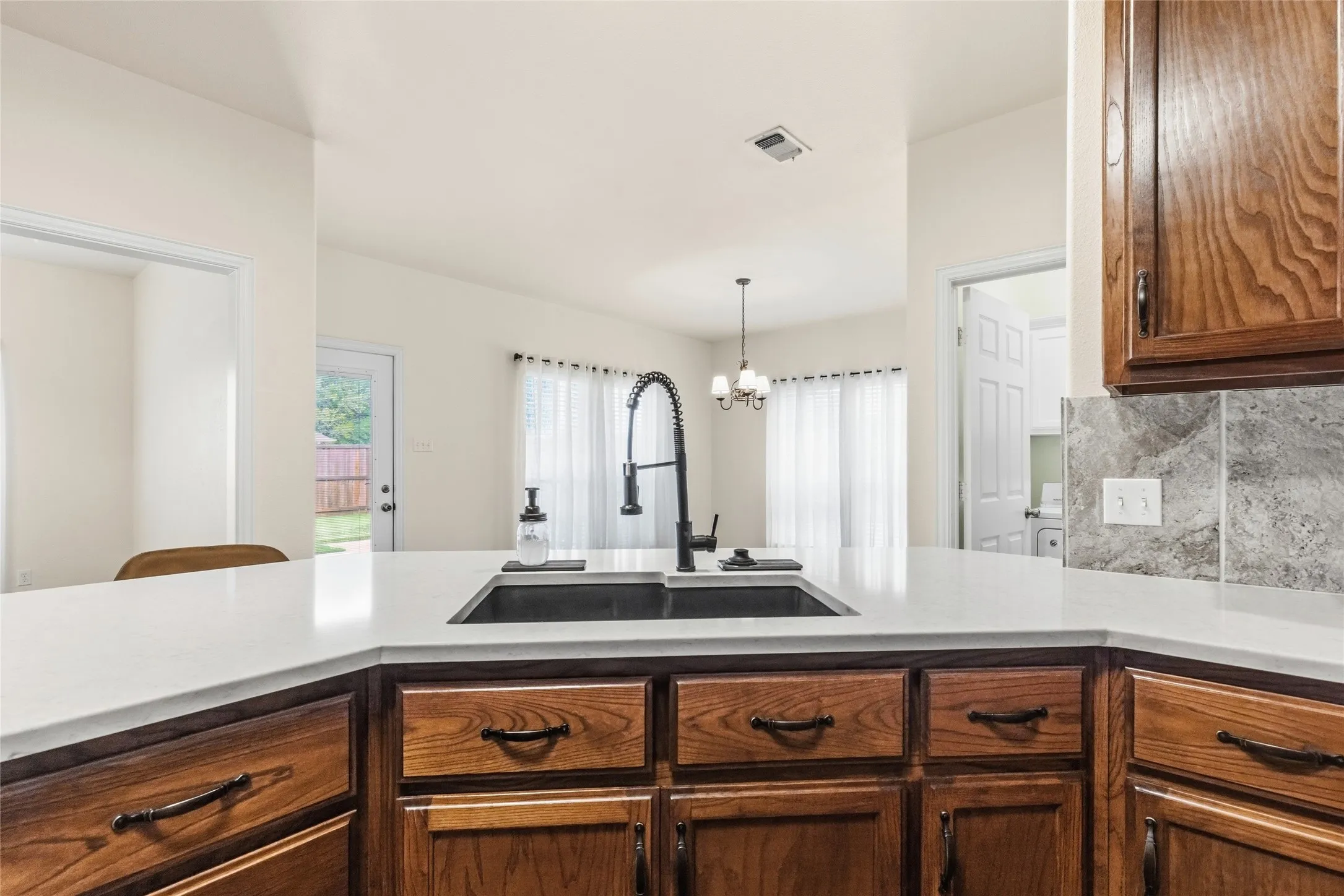 Single Family Residence For Sale in Hunt County , 1308 Madeline Street, Commerce, Texas 75428, 3 Bedroom, 2 Bathroom, 2 Garage spaces, 2,032 Sqft, built in 2006, mls#21367627, Real Estate Agent in Commerce, Homes For Sale in Hunt county, Homes For Sale in Commerce, Realtor in Commerce Texas, Real Estate Brokerage Independent Realty Texas, Luminita Cordes Realtor