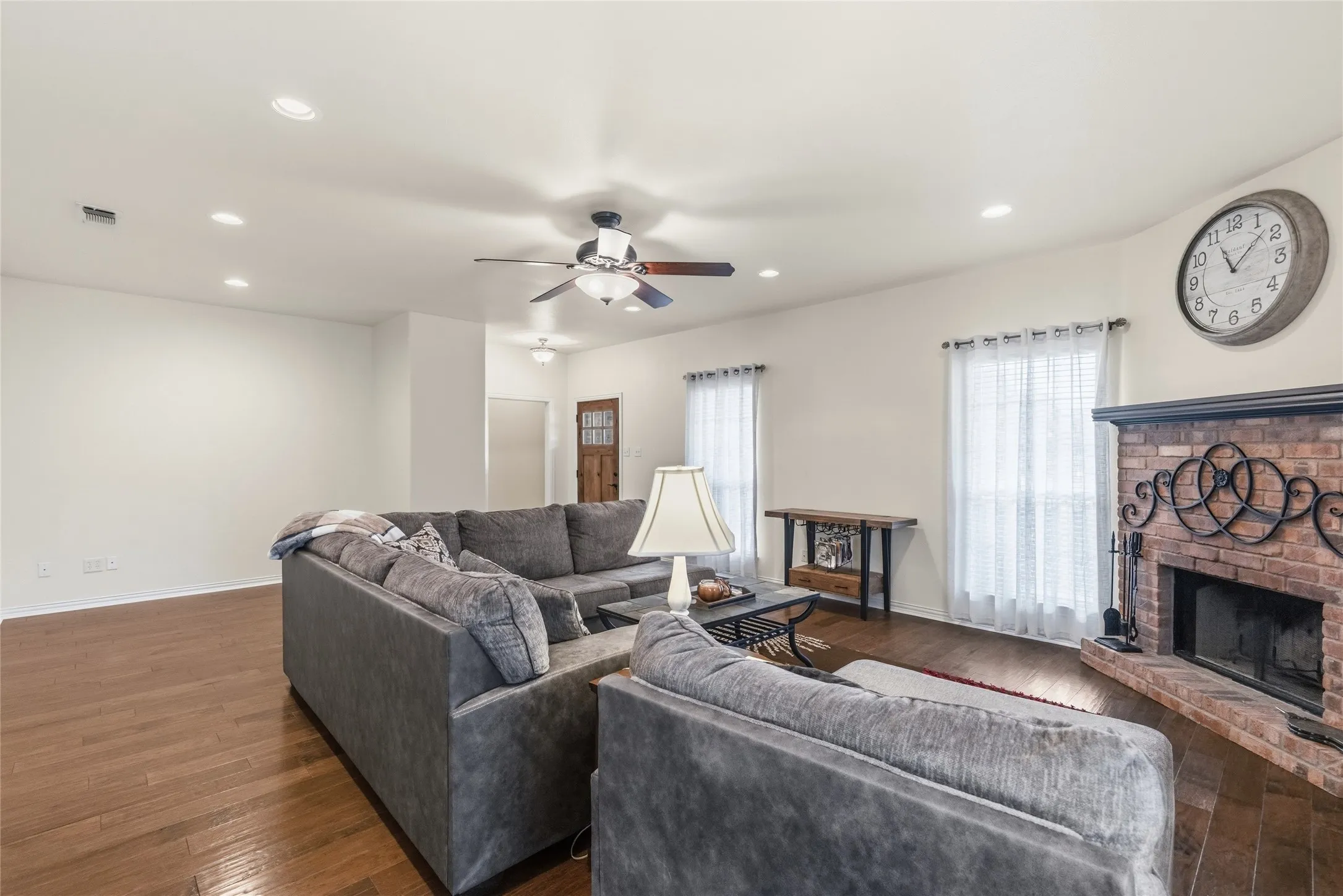 Single Family Residence For Sale in Hunt County , 1308 Madeline Street, Commerce, Texas 75428, 3 Bedroom, 2 Bathroom, 2 Garage spaces, 2,032 Sqft, built in 2006, mls#21367627, Real Estate Agent in Commerce, Homes For Sale in Hunt county, Homes For Sale in Commerce, Realtor in Commerce Texas, Real Estate Brokerage Independent Realty Texas, Luminita Cordes Realtor