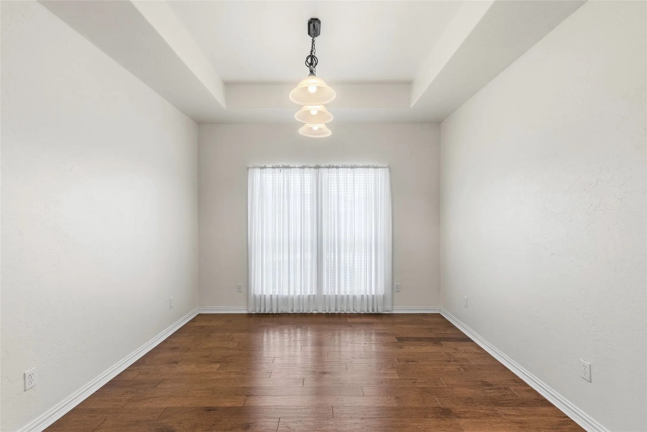 Single Family Residence For Sale in Hunt County , 1308 Madeline Street, Commerce, Texas 75428, 3 Bedroom, 2 Bathroom, 2 Garage spaces, 2,032 Sqft, built in 2006, mls#21367627, Real Estate Agent in Commerce, Homes For Sale in Hunt county, Homes For Sale in Commerce, Realtor in Commerce Texas, Real Estate Brokerage Independent Realty Texas, Luminita Cordes Realtor