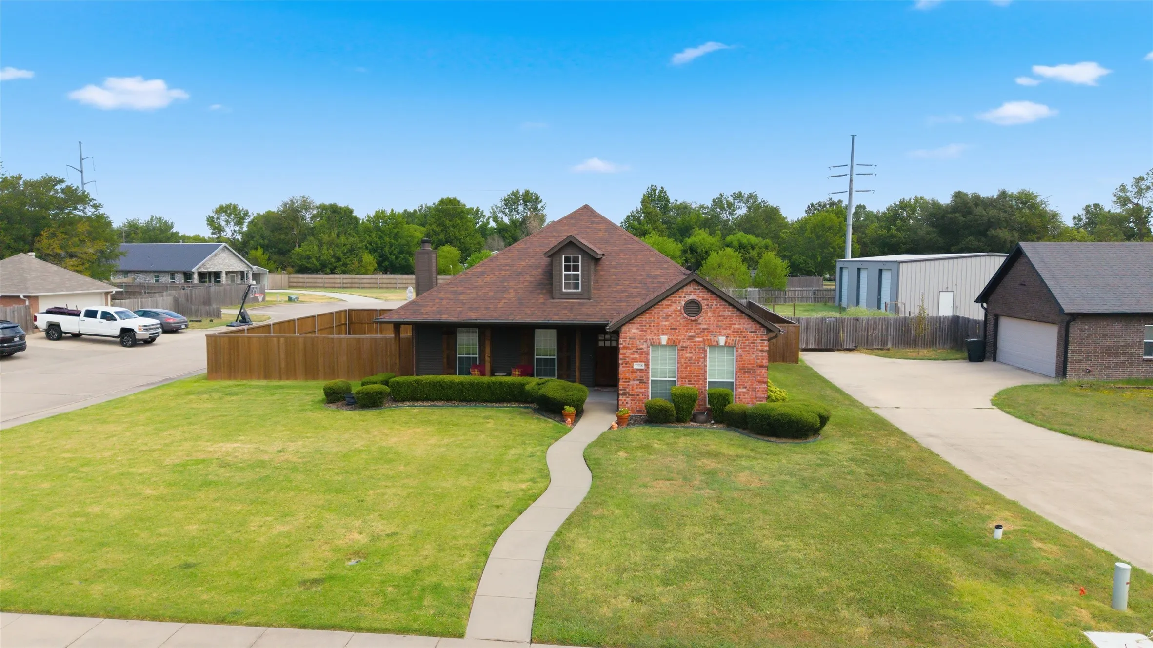 Single Family Residence For Sale in Hunt County , 1308 Madeline Street, Commerce, Texas 75428, 3 Bedroom, 2 Bathroom, 2 Garage spaces, 2,032 Sqft, built in 2006, mls#21367627, Real Estate Agent in Commerce, Homes For Sale in Hunt county, Homes For Sale in Commerce, Realtor in Commerce Texas, Real Estate Brokerage Independent Realty Texas, Luminita Cordes Realtor