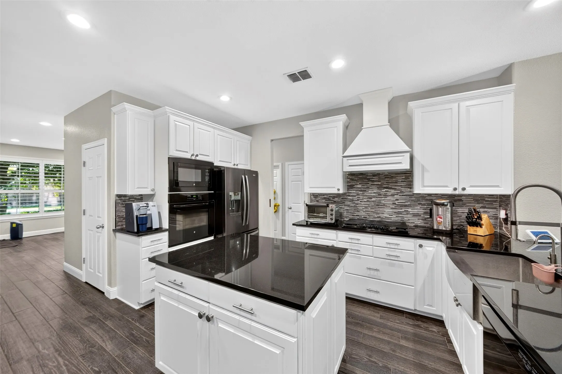 Single Family Residence For Sale in Collin County , 1532 Lynn Drive, Wylie, Texas 75098, 3 Bedroom, 2 Bathroom, 2 Garage spaces, 2,264 Sqft, built in 2006, mls#21369652, Real Estate Agent in Wylie, Homes For Sale in Collin county, Homes For Sale in Wylie, Realtor in Wylie Texas, Real Estate Brokerage Independent Realty Texas, Luminita Cordes Realtor