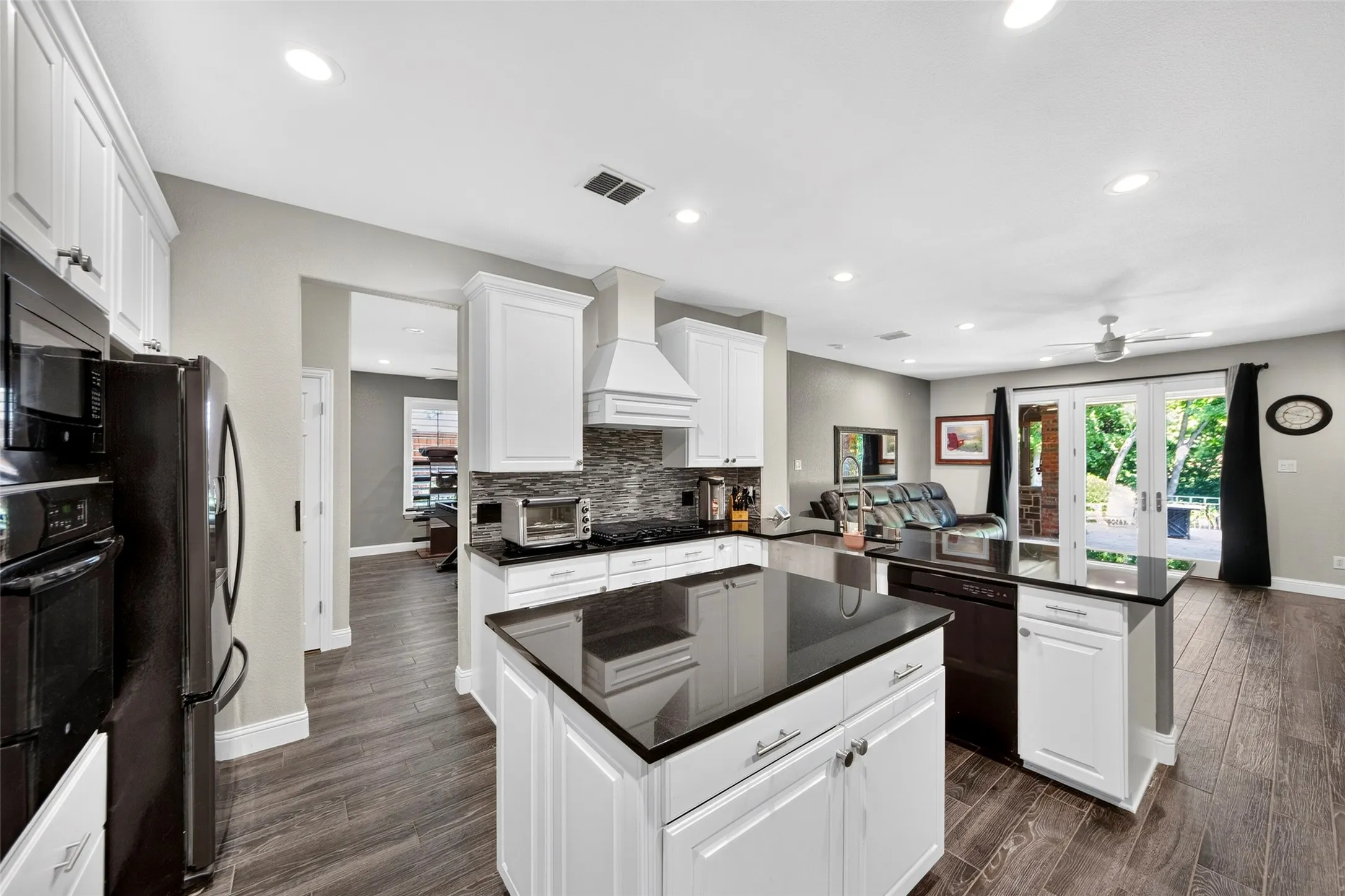 Single Family Residence For Sale in Collin County , 1532 Lynn Drive, Wylie, Texas 75098, 3 Bedroom, 2 Bathroom, 2 Garage spaces, 2,264 Sqft, built in 2006, mls#21369652, Real Estate Agent in Wylie, Homes For Sale in Collin county, Homes For Sale in Wylie, Realtor in Wylie Texas, Real Estate Brokerage Independent Realty Texas, Luminita Cordes Realtor