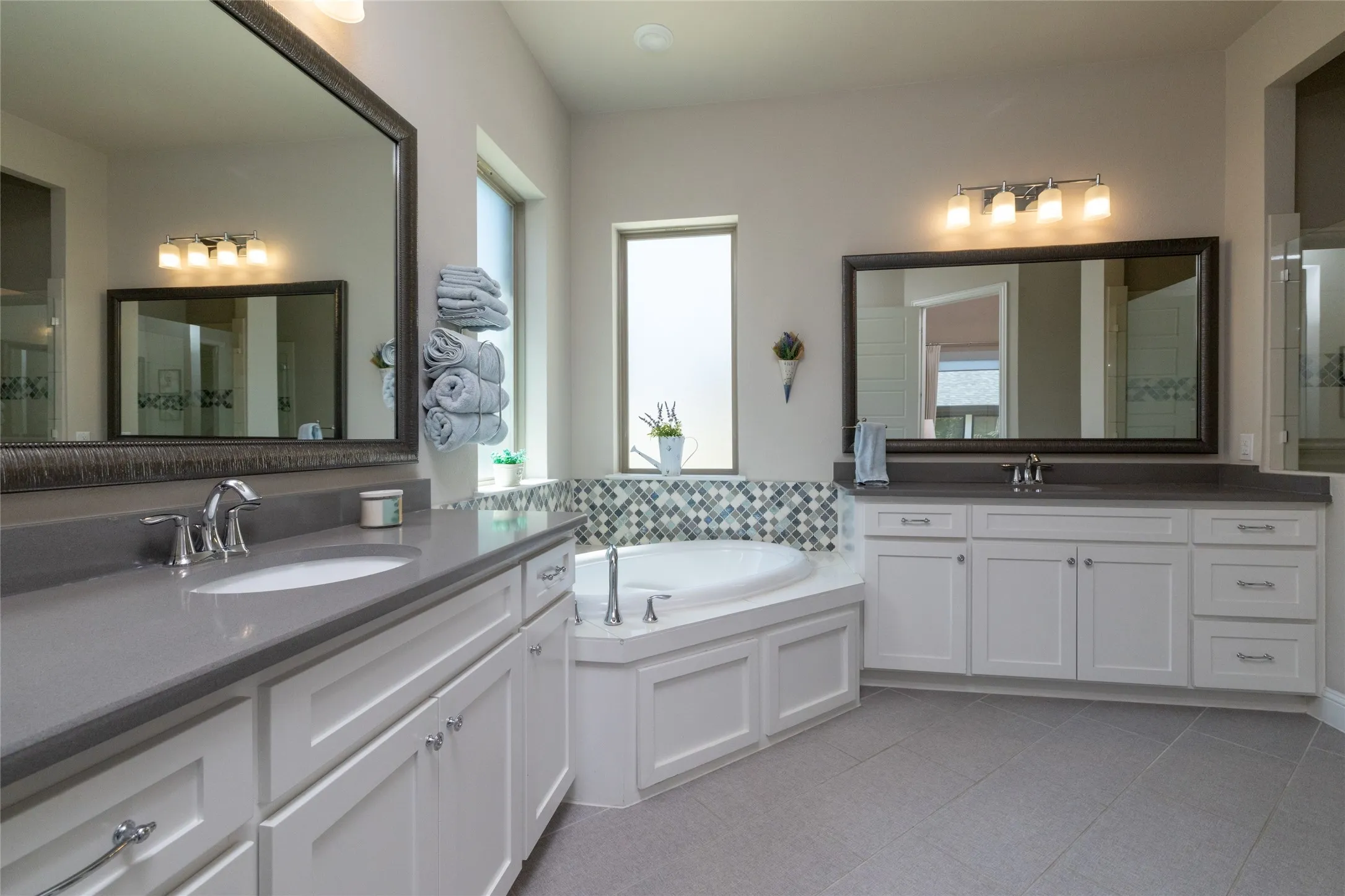 Single Family Residence For Sale in Parker County , 2009 Prairie Holly Lane, Fort Worth, Texas 76008, 3 Bedroom, 5 Bathroom, 2 Garage spaces, 3,952 Sqft, built in 2020, mls#21362980, Real Estate Agent in Fort Worth, Homes For Sale in Parker county, Homes For Sale in Fort Worth, Realtor in Fort Worth Texas, Real Estate Brokerage Independent Realty Texas, Luminita Cordes Realtor