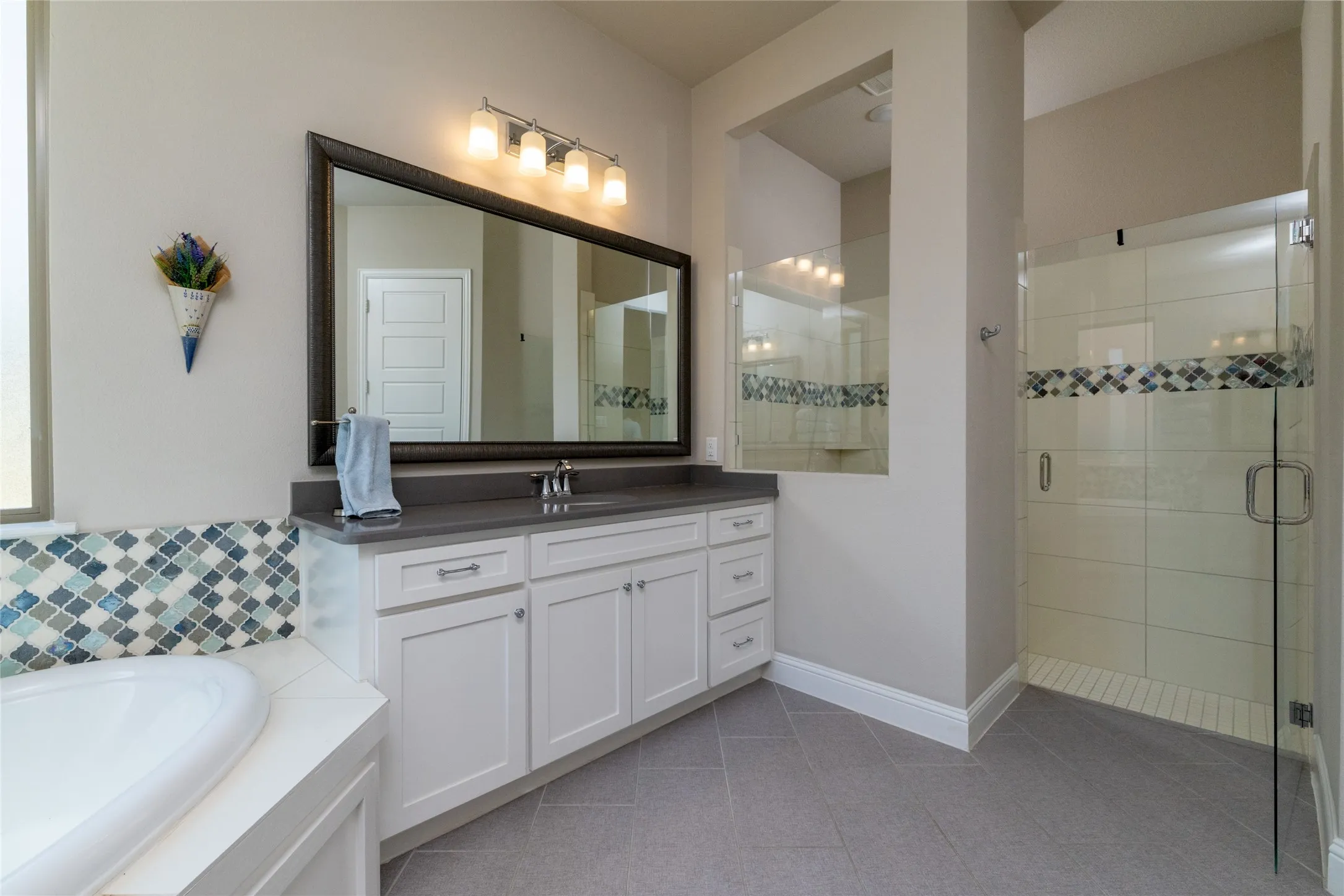 Single Family Residence For Sale in Parker County , 2009 Prairie Holly Lane, Fort Worth, Texas 76008, 3 Bedroom, 5 Bathroom, 2 Garage spaces, 3,952 Sqft, built in 2020, mls#21362980, Real Estate Agent in Fort Worth, Homes For Sale in Parker county, Homes For Sale in Fort Worth, Realtor in Fort Worth Texas, Real Estate Brokerage Independent Realty Texas, Luminita Cordes Realtor