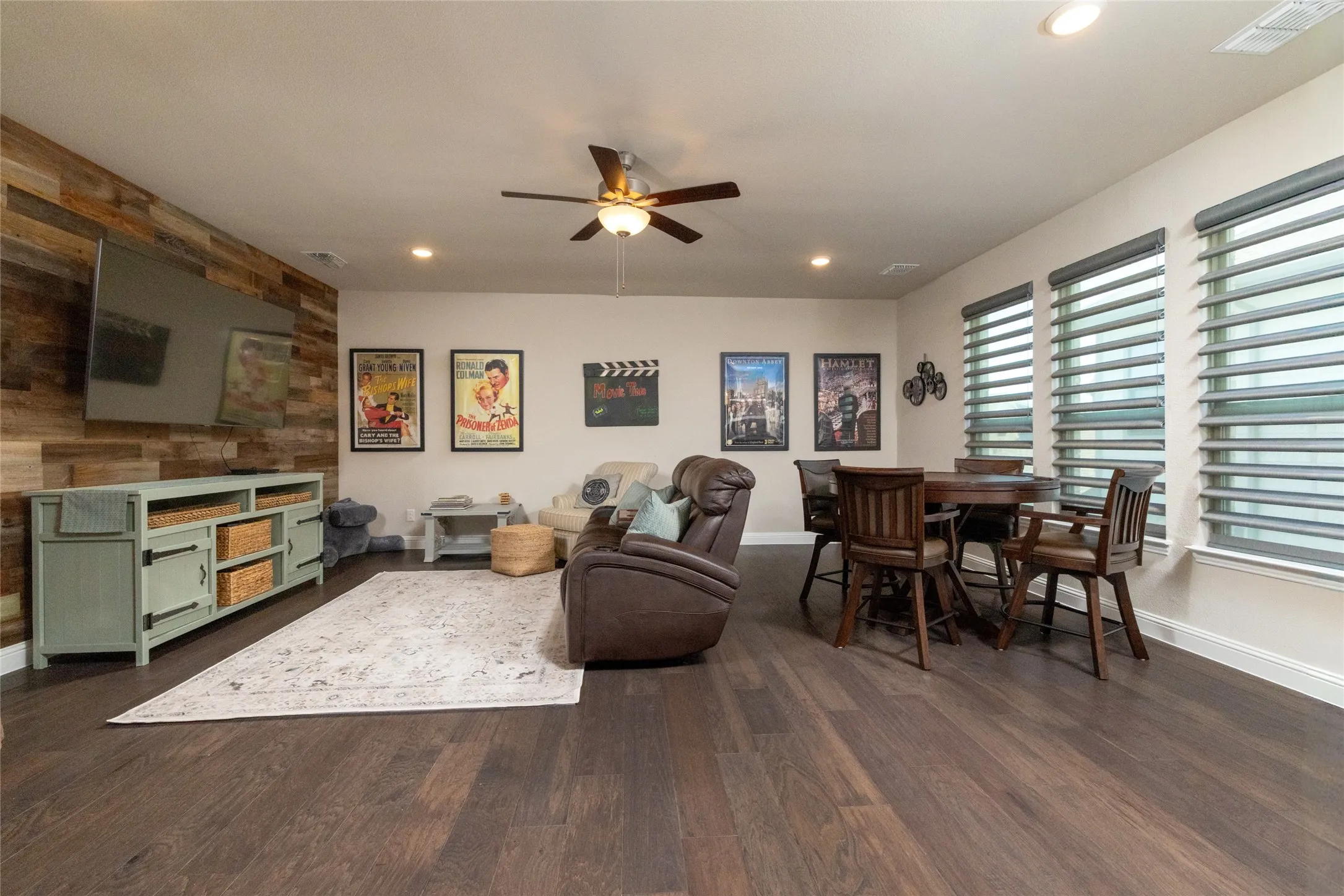 Single Family Residence For Sale in Parker County , 2009 Prairie Holly Lane, Fort Worth, Texas 76008, 3 Bedroom, 5 Bathroom, 2 Garage spaces, 3,952 Sqft, built in 2020, mls#21362980, Real Estate Agent in Fort Worth, Homes For Sale in Parker county, Homes For Sale in Fort Worth, Realtor in Fort Worth Texas, Real Estate Brokerage Independent Realty Texas, Luminita Cordes Realtor