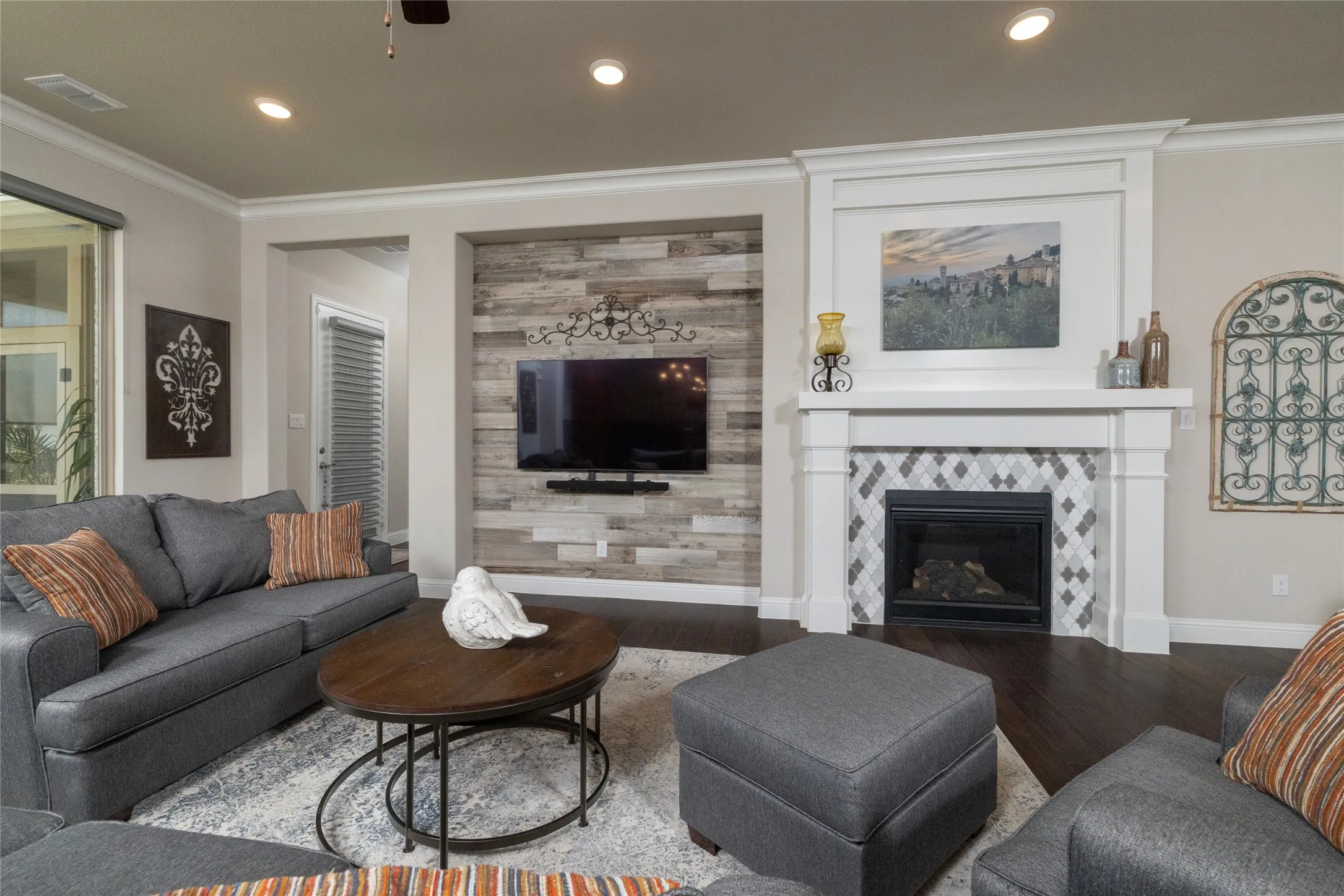 Single Family Residence For Sale in Parker County , 2009 Prairie Holly Lane, Fort Worth, Texas 76008, 3 Bedroom, 5 Bathroom, 2 Garage spaces, 3,952 Sqft, built in 2020, mls#21362980, Real Estate Agent in Fort Worth, Homes For Sale in Parker county, Homes For Sale in Fort Worth, Realtor in Fort Worth Texas, Real Estate Brokerage Independent Realty Texas, Luminita Cordes Realtor