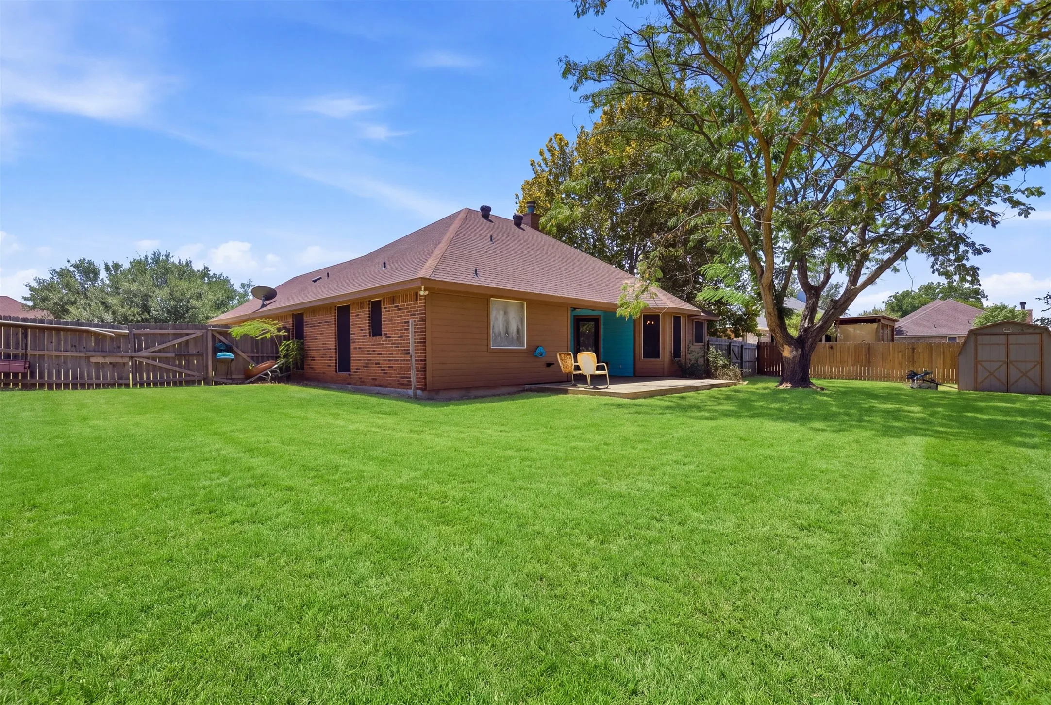 Single Family Residence For Sale in Hood County , 1507 Saddle Creek Court, Granbury, Texas 76048, 3 Bedroom, 2 Bathroom, 2 Garage spaces, 1,612 Sqft, built in 1998, mls#21369640, Real Estate Agent in Granbury, Homes For Sale in Hood county, Homes For Sale in Granbury, Realtor in Granbury Texas, Real Estate Brokerage Independent Realty Texas, Luminita Cordes Realtor