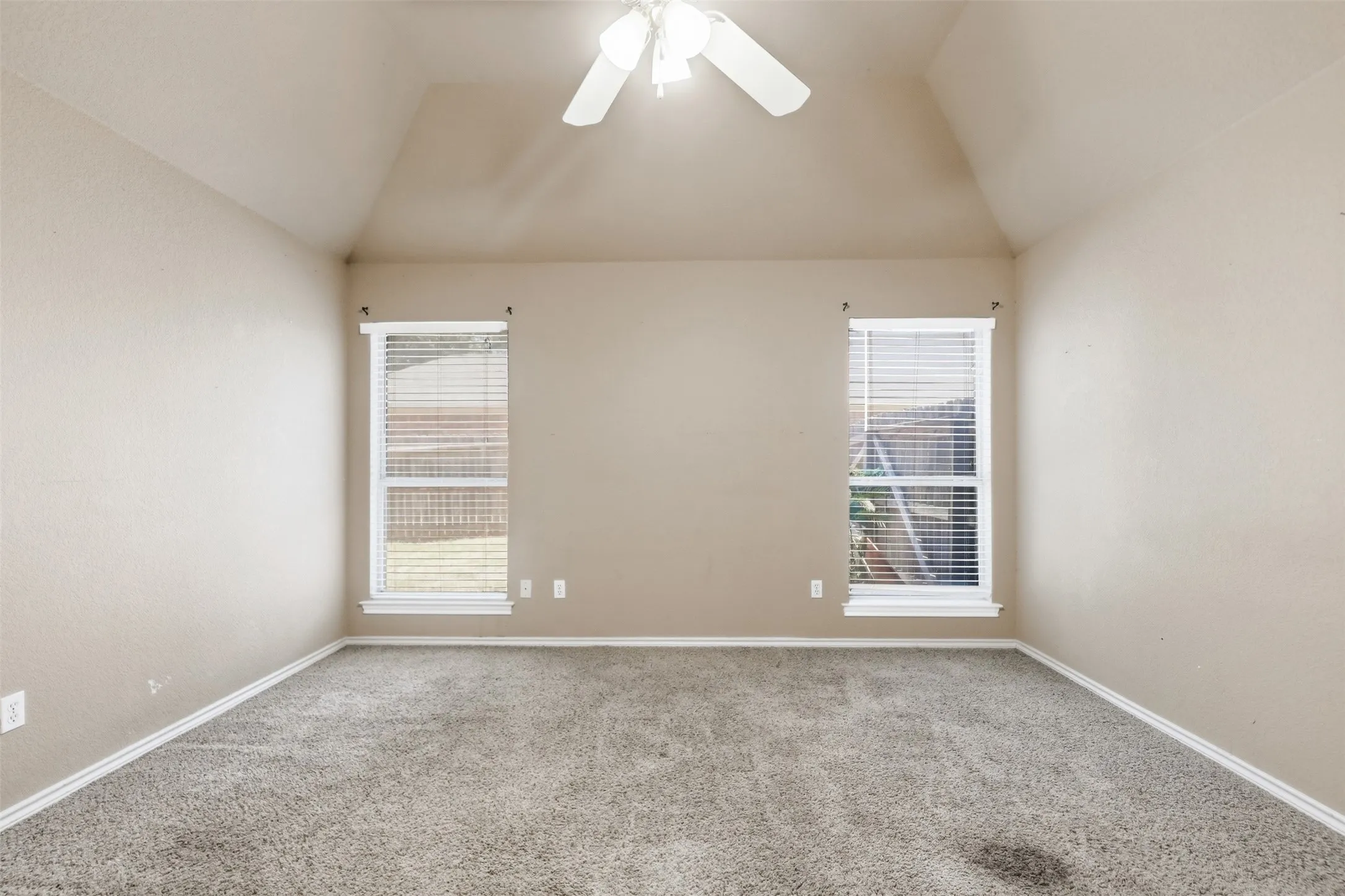 Single Family Residence For Sale in Hood County , 1507 Saddle Creek Court, Granbury, Texas 76048, 3 Bedroom, 2 Bathroom, 2 Garage spaces, 1,612 Sqft, built in 1998, mls#21369640, Real Estate Agent in Granbury, Homes For Sale in Hood county, Homes For Sale in Granbury, Realtor in Granbury Texas, Real Estate Brokerage Independent Realty Texas, Luminita Cordes Realtor