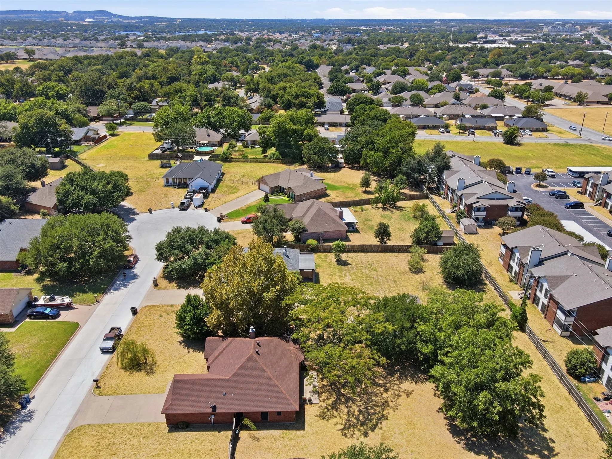 Single Family Residence For Sale in Hood County , 1507 Saddle Creek Court, Granbury, Texas 76048, 3 Bedroom, 2 Bathroom, 2 Garage spaces, 1,612 Sqft, built in 1998, mls#21369640, Real Estate Agent in Granbury, Homes For Sale in Hood county, Homes For Sale in Granbury, Realtor in Granbury Texas, Real Estate Brokerage Independent Realty Texas, Luminita Cordes Realtor