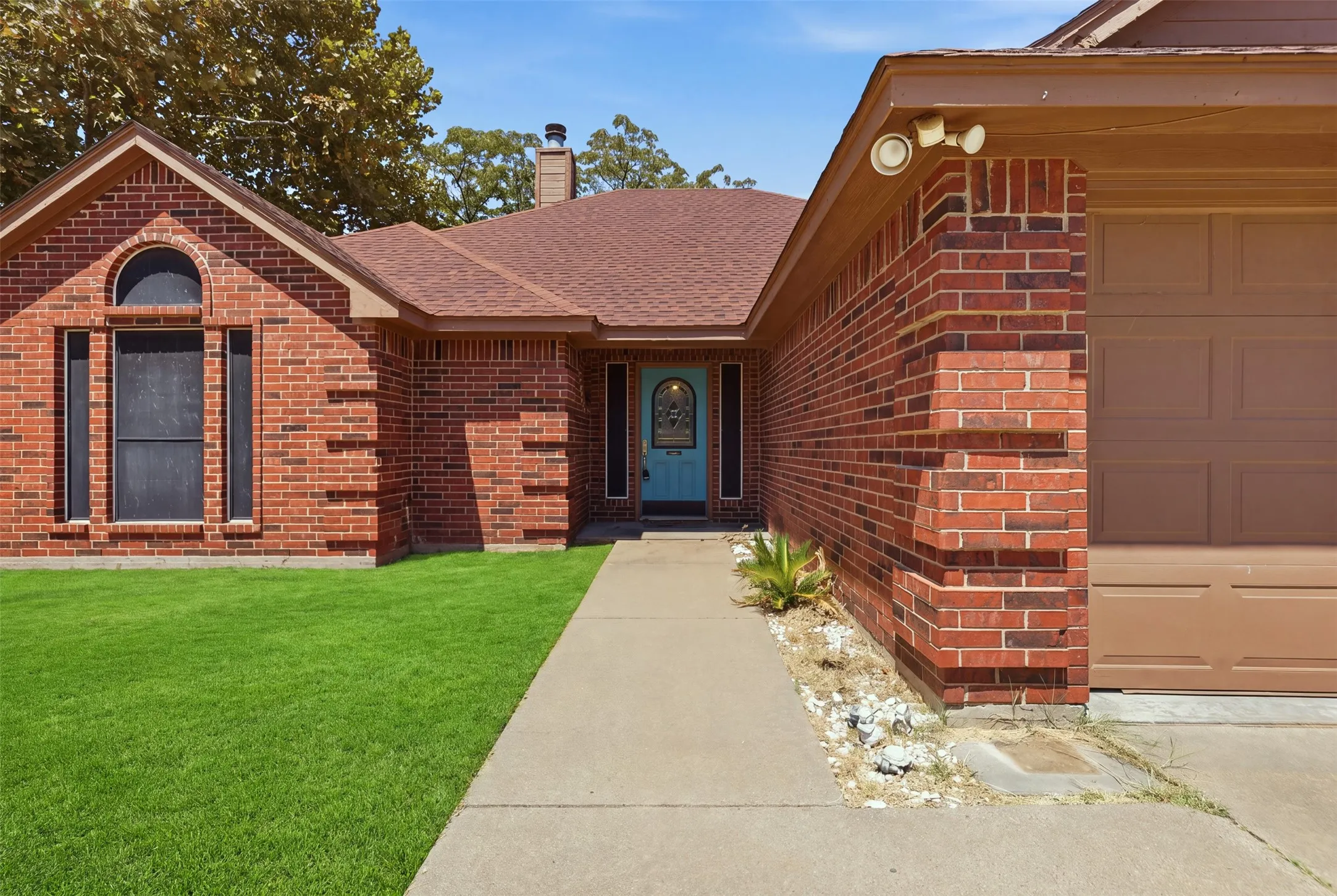 Single Family Residence For Sale in Hood County , 1507 Saddle Creek Court, Granbury, Texas 76048, 3 Bedroom, 2 Bathroom, 2 Garage spaces, 1,612 Sqft, built in 1998, mls#21369640, Real Estate Agent in Granbury, Homes For Sale in Hood county, Homes For Sale in Granbury, Realtor in Granbury Texas, Real Estate Brokerage Independent Realty Texas, Luminita Cordes Realtor