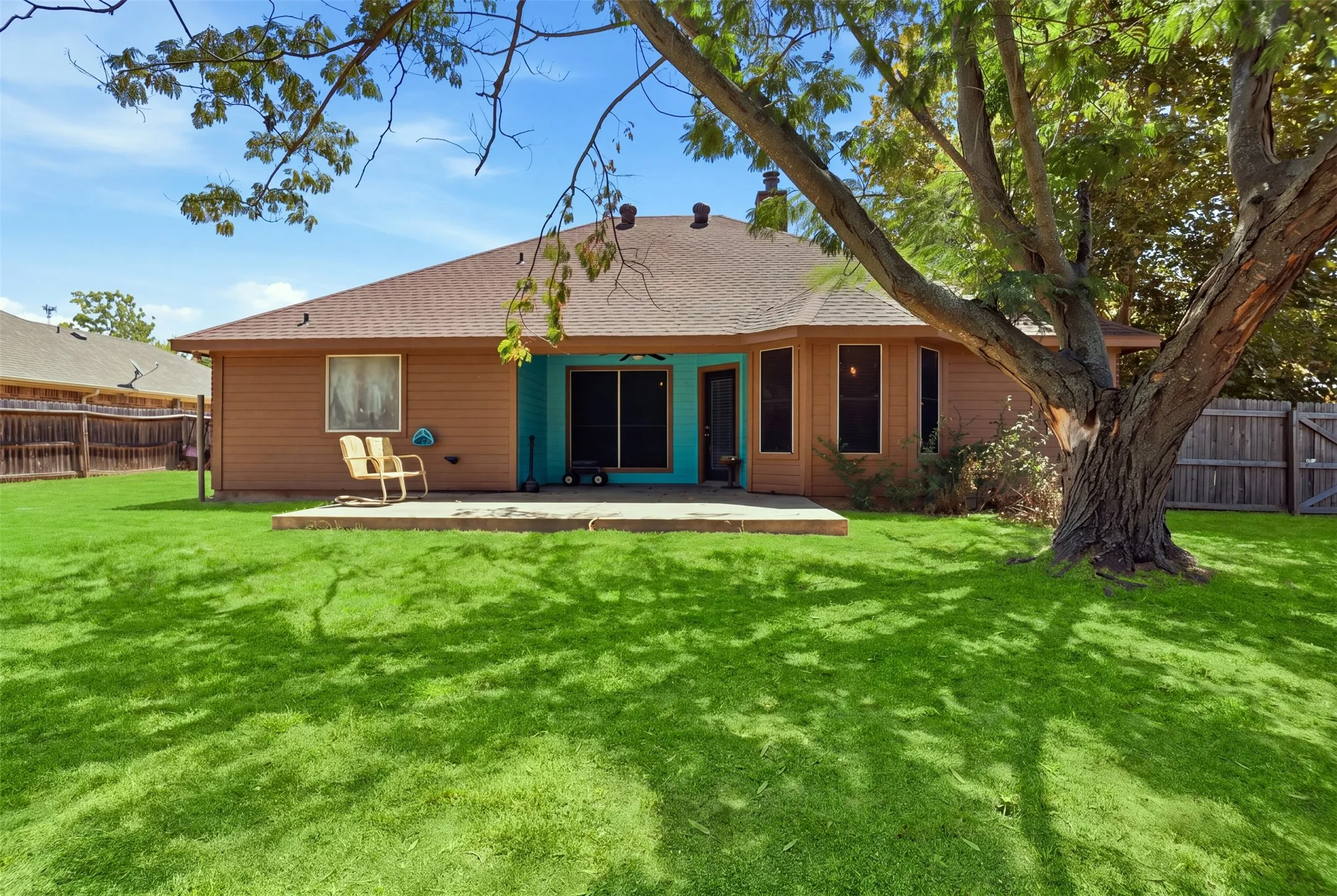 Single Family Residence For Sale in Hood County , 1507 Saddle Creek Court, Granbury, Texas 76048, 3 Bedroom, 2 Bathroom, 2 Garage spaces, 1,612 Sqft, built in 1998, mls#21369640, Real Estate Agent in Granbury, Homes For Sale in Hood county, Homes For Sale in Granbury, Realtor in Granbury Texas, Real Estate Brokerage Independent Realty Texas, Luminita Cordes Realtor