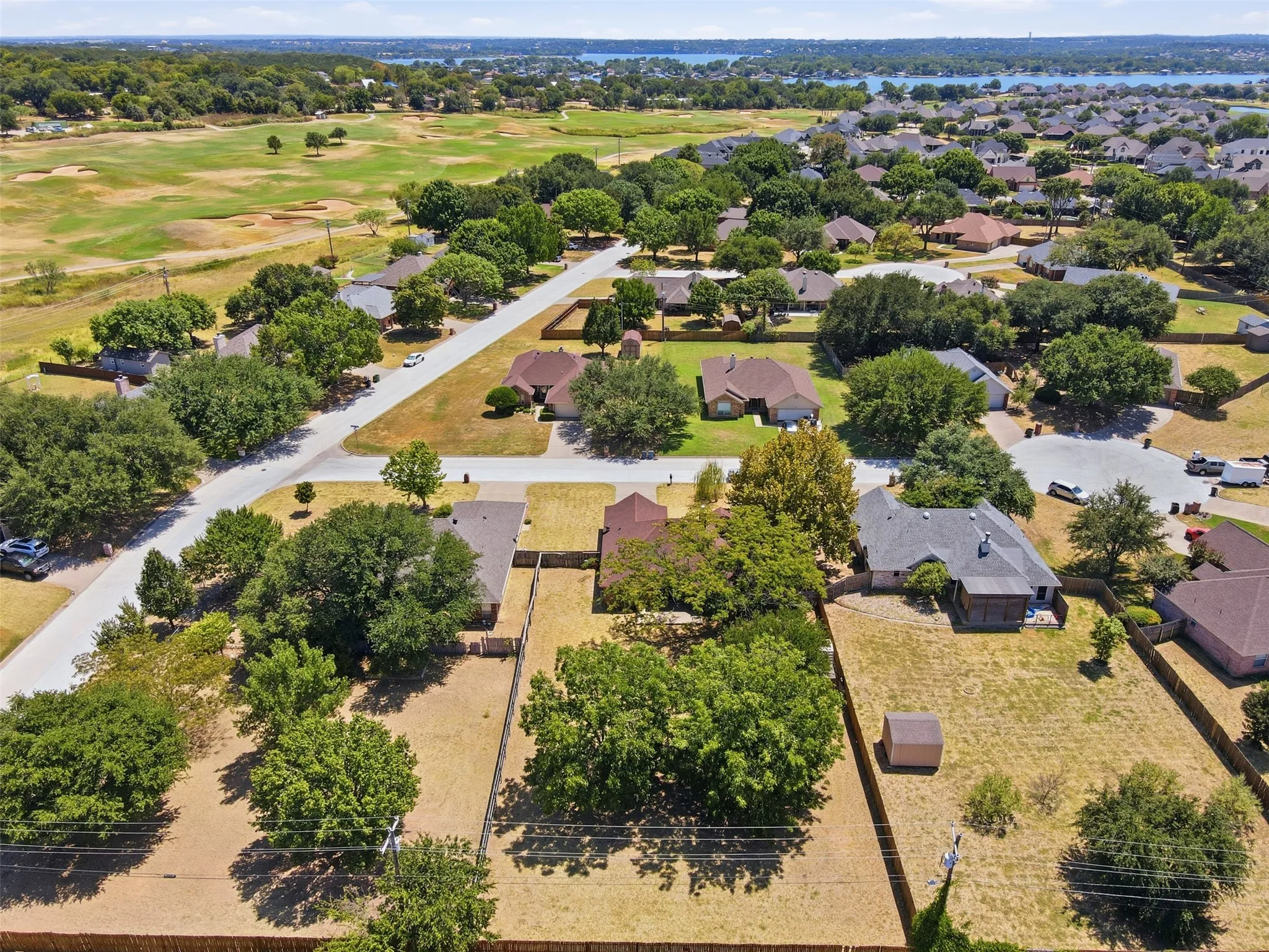 Single Family Residence For Sale in Hood County , 1507 Saddle Creek Court, Granbury, Texas 76048, 3 Bedroom, 2 Bathroom, 2 Garage spaces, 1,612 Sqft, built in 1998, mls#21369640, Real Estate Agent in Granbury, Homes For Sale in Hood county, Homes For Sale in Granbury, Realtor in Granbury Texas, Real Estate Brokerage Independent Realty Texas, Luminita Cordes Realtor