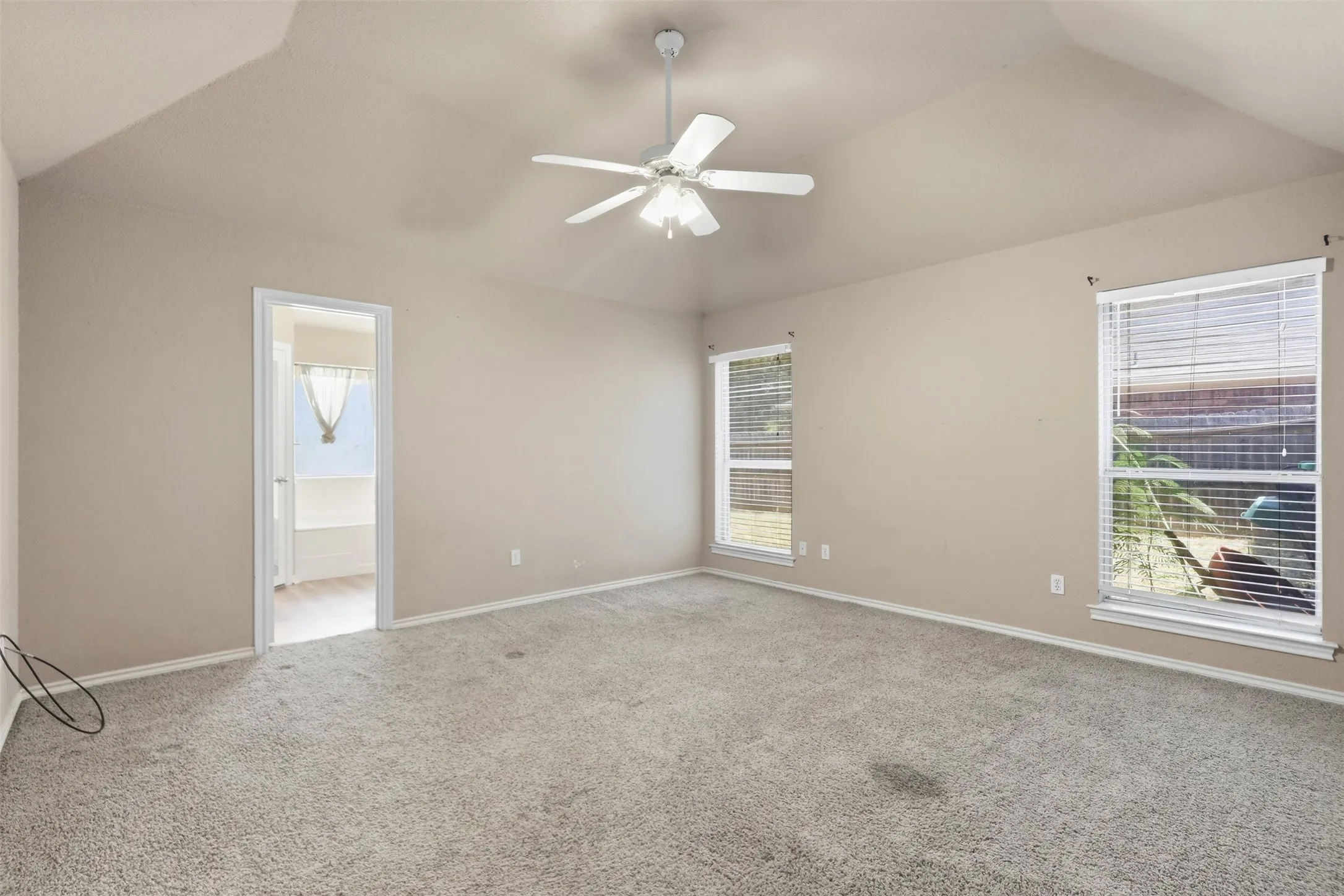 Single Family Residence For Sale in Hood County , 1507 Saddle Creek Court, Granbury, Texas 76048, 3 Bedroom, 2 Bathroom, 2 Garage spaces, 1,612 Sqft, built in 1998, mls#21369640, Real Estate Agent in Granbury, Homes For Sale in Hood county, Homes For Sale in Granbury, Realtor in Granbury Texas, Real Estate Brokerage Independent Realty Texas, Luminita Cordes Realtor