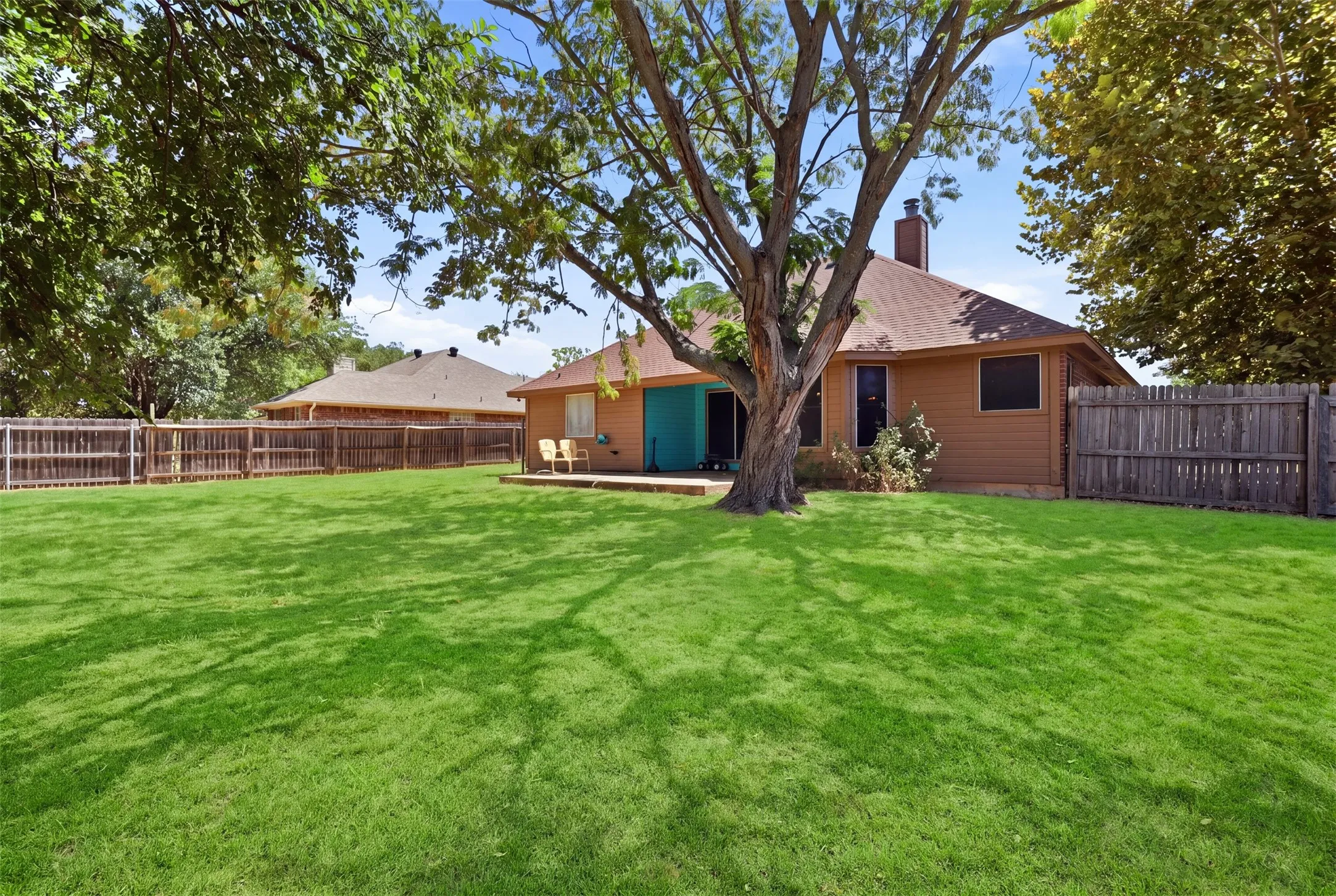 Single Family Residence For Sale in Hood County , 1507 Saddle Creek Court, Granbury, Texas 76048, 3 Bedroom, 2 Bathroom, 2 Garage spaces, 1,612 Sqft, built in 1998, mls#21369640, Real Estate Agent in Granbury, Homes For Sale in Hood county, Homes For Sale in Granbury, Realtor in Granbury Texas, Real Estate Brokerage Independent Realty Texas, Luminita Cordes Realtor