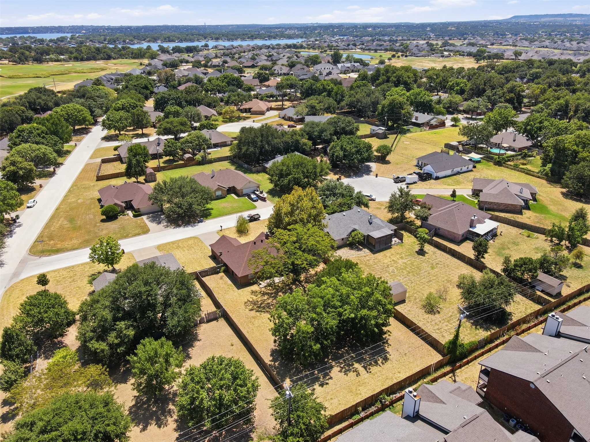 Single Family Residence For Sale in Hood County , 1507 Saddle Creek Court, Granbury, Texas 76048, 3 Bedroom, 2 Bathroom, 2 Garage spaces, 1,612 Sqft, built in 1998, mls#21369640, Real Estate Agent in Granbury, Homes For Sale in Hood county, Homes For Sale in Granbury, Realtor in Granbury Texas, Real Estate Brokerage Independent Realty Texas, Luminita Cordes Realtor