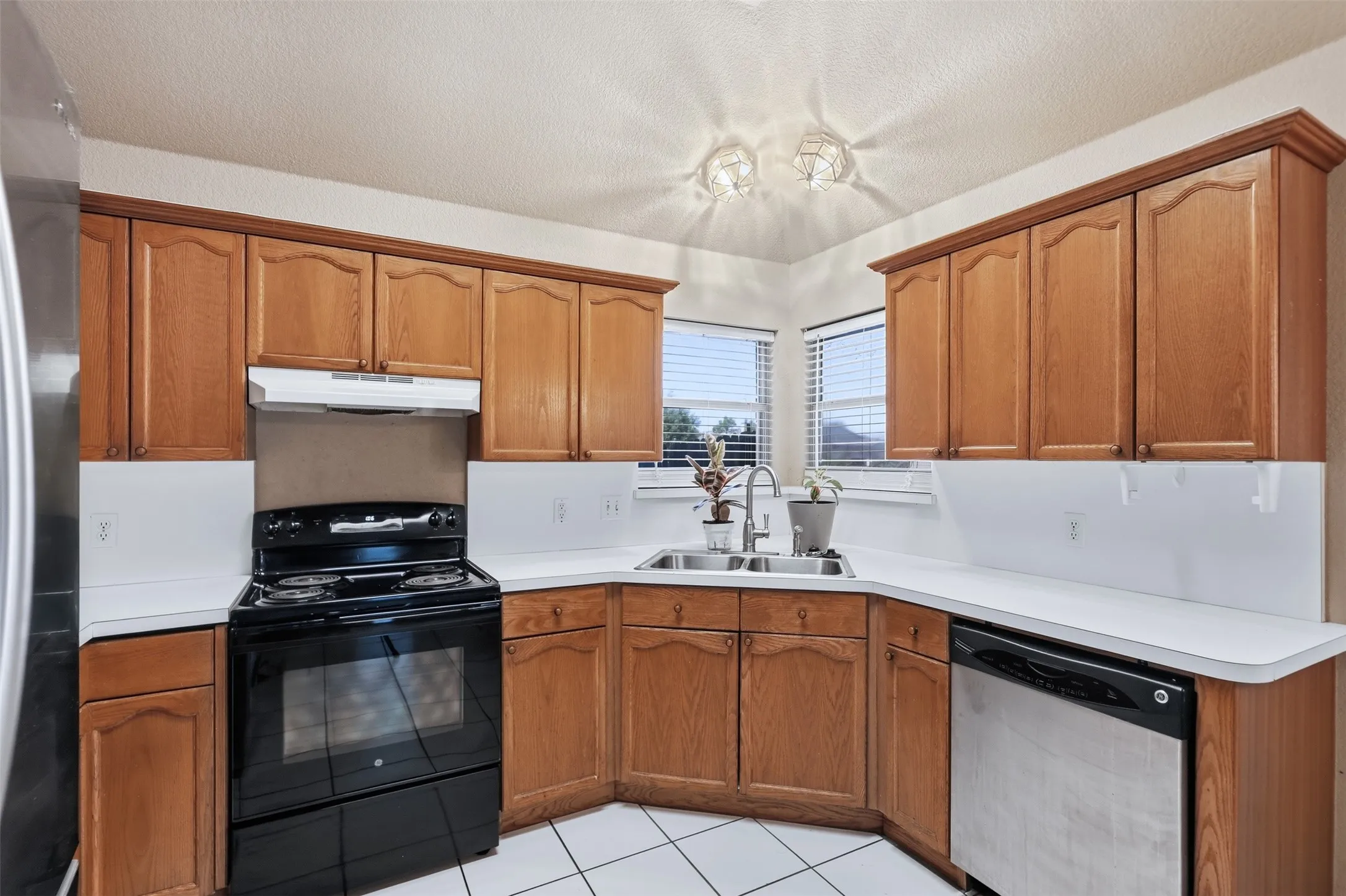 Single Family Residence For Sale in Hood County , 1507 Saddle Creek Court, Granbury, Texas 76048, 3 Bedroom, 2 Bathroom, 2 Garage spaces, 1,612 Sqft, built in 1998, mls#21369640, Real Estate Agent in Granbury, Homes For Sale in Hood county, Homes For Sale in Granbury, Realtor in Granbury Texas, Real Estate Brokerage Independent Realty Texas, Luminita Cordes Realtor