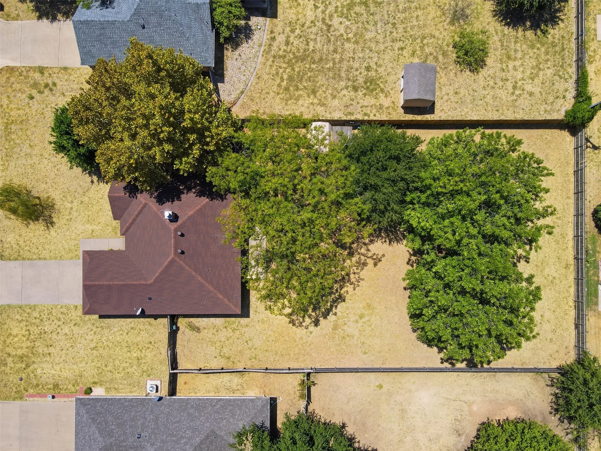 Single Family Residence For Sale in Hood County , 1507 Saddle Creek Court, Granbury, Texas 76048, 3 Bedroom, 2 Bathroom, 2 Garage spaces, 1,612 Sqft, built in 1998, mls#21369640, Real Estate Agent in Granbury, Homes For Sale in Hood county, Homes For Sale in Granbury, Realtor in Granbury Texas, Real Estate Brokerage Independent Realty Texas, Luminita Cordes Realtor