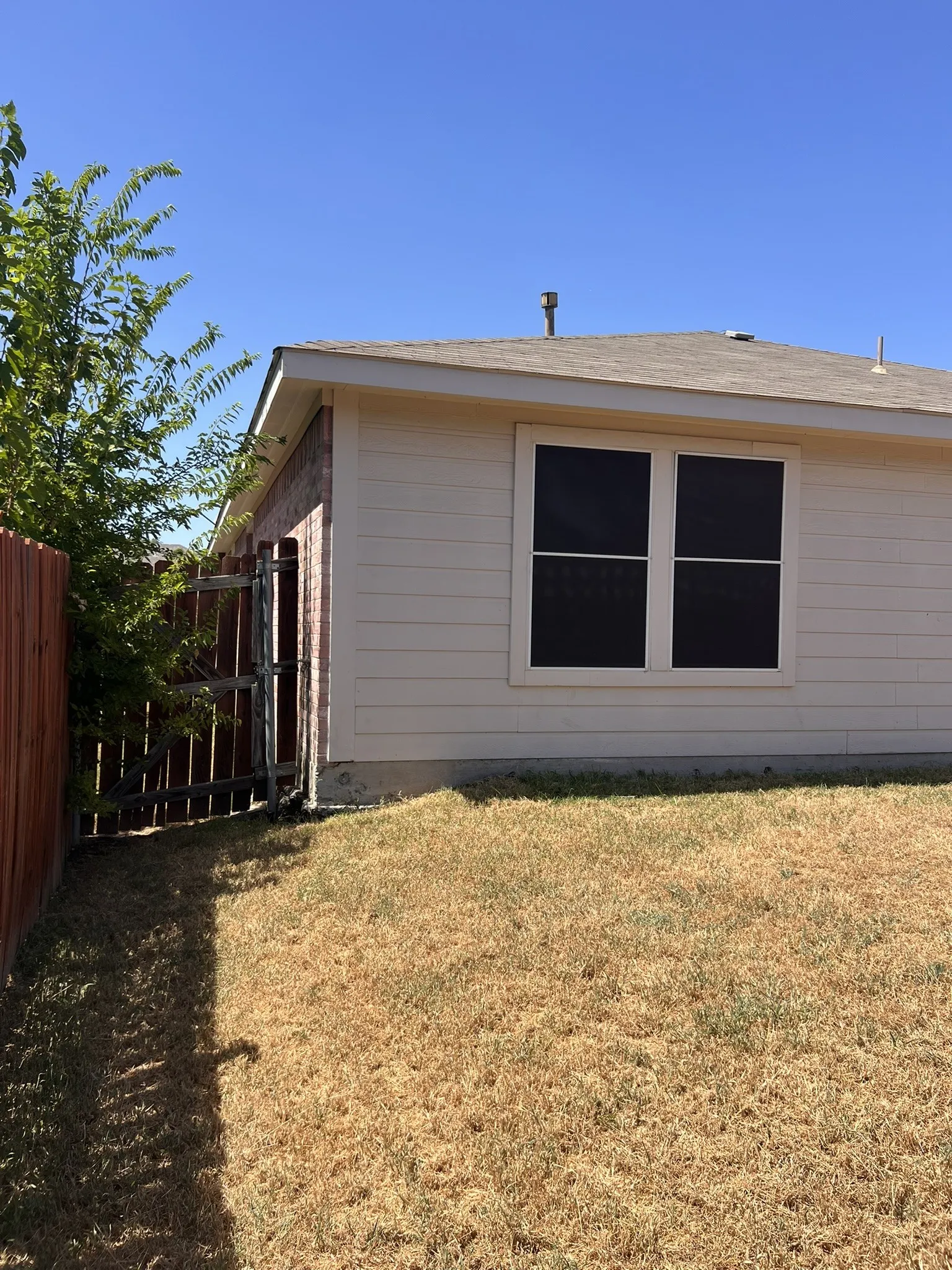 Single Family Residence For Rent in Kaufman County , 1017 Alexandria Drive, Forney, Texas 75126, 4 Bedroom, 2 Bathroom, 2 Garage spaces, 1,758 Sqft, built in 2002, mls#21360702, Real Estate Agent in Forney, Homes For Rent in Kaufman county, Homes For Rent in Forney, Realtor in Forney Texas, Real Estate Brokerage Independent Realty Texas, Luminita Cordes Realtor