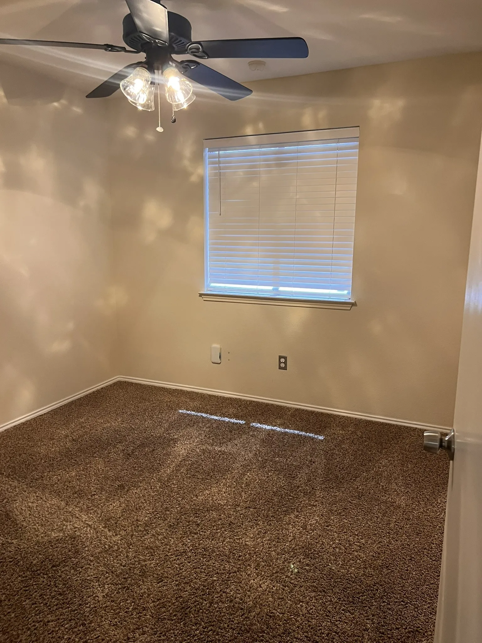 Single Family Residence For Rent in Kaufman County , 1017 Alexandria Drive, Forney, Texas 75126, 4 Bedroom, 2 Bathroom, 2 Garage spaces, 1,758 Sqft, built in 2002, mls#21360702, Real Estate Agent in Forney, Homes For Rent in Kaufman county, Homes For Rent in Forney, Realtor in Forney Texas, Real Estate Brokerage Independent Realty Texas, Luminita Cordes Realtor