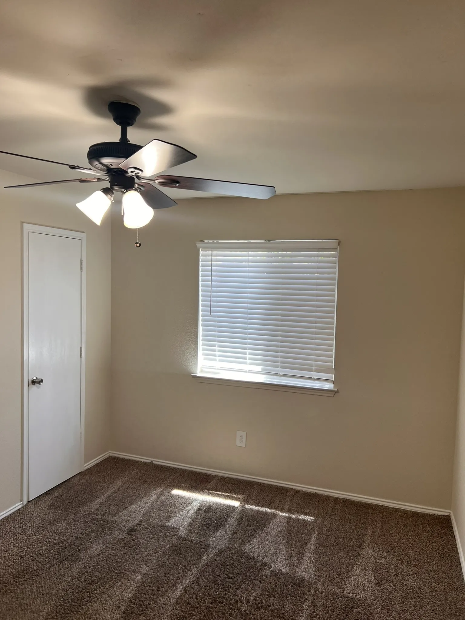 Single Family Residence For Rent in Kaufman County , 1017 Alexandria Drive, Forney, Texas 75126, 4 Bedroom, 2 Bathroom, 2 Garage spaces, 1,758 Sqft, built in 2002, mls#21360702, Real Estate Agent in Forney, Homes For Rent in Kaufman county, Homes For Rent in Forney, Realtor in Forney Texas, Real Estate Brokerage Independent Realty Texas, Luminita Cordes Realtor