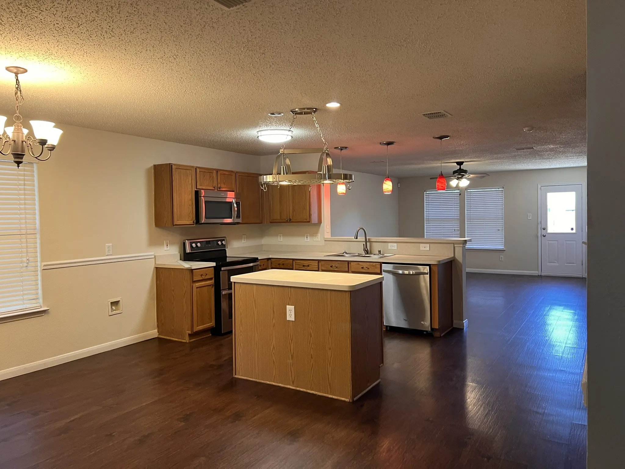 Single Family Residence For Rent in Kaufman County , 1017 Alexandria Drive, Forney, Texas 75126, 4 Bedroom, 2 Bathroom, 2 Garage spaces, 1,758 Sqft, built in 2002, mls#21360702, Real Estate Agent in Forney, Homes For Rent in Kaufman county, Homes For Rent in Forney, Realtor in Forney Texas, Real Estate Brokerage Independent Realty Texas, Luminita Cordes Realtor