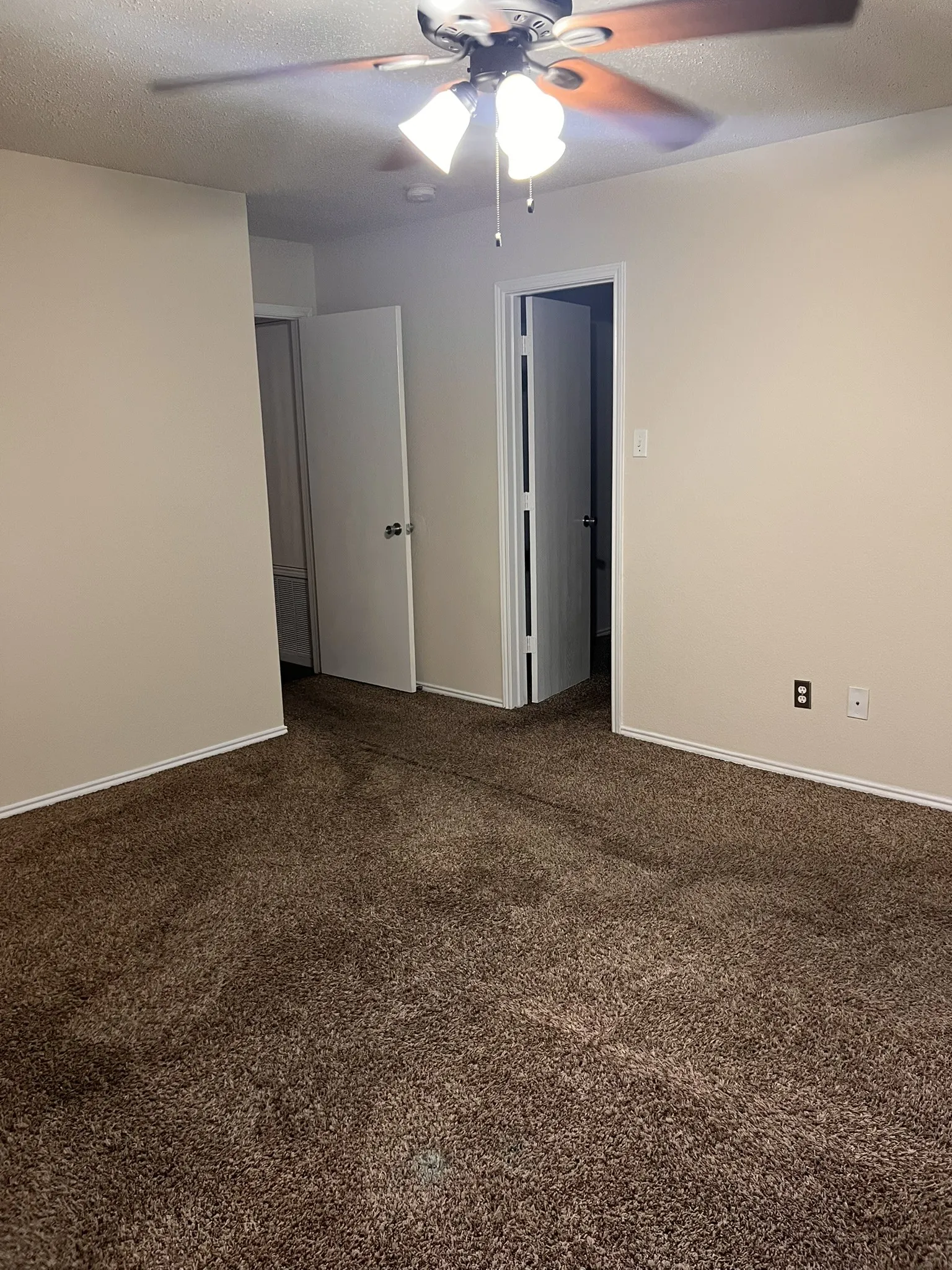 Single Family Residence For Rent in Kaufman County , 1017 Alexandria Drive, Forney, Texas 75126, 4 Bedroom, 2 Bathroom, 2 Garage spaces, 1,758 Sqft, built in 2002, mls#21360702, Real Estate Agent in Forney, Homes For Rent in Kaufman county, Homes For Rent in Forney, Realtor in Forney Texas, Real Estate Brokerage Independent Realty Texas, Luminita Cordes Realtor