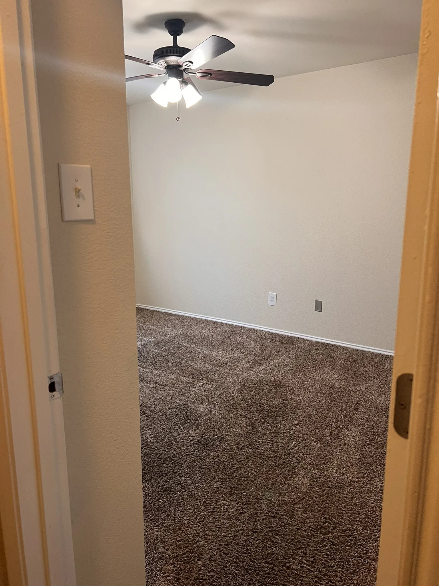 Single Family Residence For Rent in Kaufman County , 1017 Alexandria Drive, Forney, Texas 75126, 4 Bedroom, 2 Bathroom, 2 Garage spaces, 1,758 Sqft, built in 2002, mls#21360702, Real Estate Agent in Forney, Homes For Rent in Kaufman county, Homes For Rent in Forney, Realtor in Forney Texas, Real Estate Brokerage Independent Realty Texas, Luminita Cordes Realtor