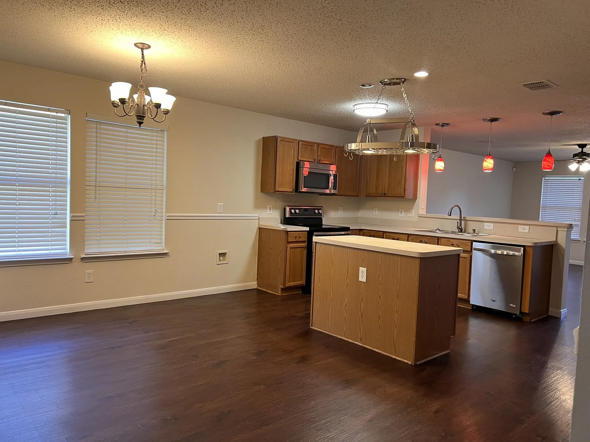 Single Family Residence For Rent in Kaufman County , 1017 Alexandria Drive, Forney, Texas 75126, 4 Bedroom, 2 Bathroom, 2 Garage spaces, 1,758 Sqft, built in 2002, mls#21360702, Real Estate Agent in Forney, Homes For Rent in Kaufman county, Homes For Rent in Forney, Realtor in Forney Texas, Real Estate Brokerage Independent Realty Texas, Luminita Cordes Realtor
