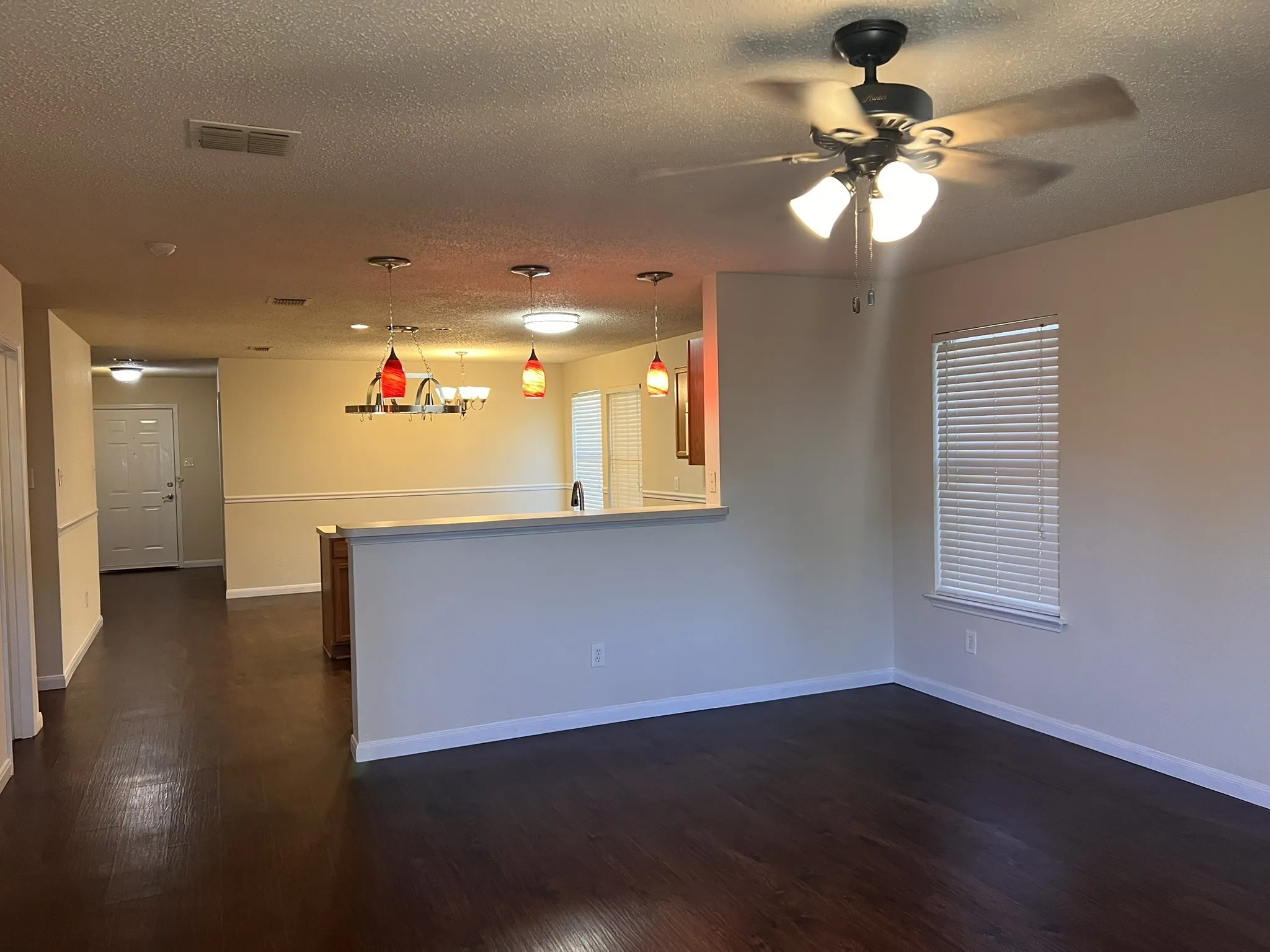 Single Family Residence For Rent in Kaufman County , 1017 Alexandria Drive, Forney, Texas 75126, 4 Bedroom, 2 Bathroom, 2 Garage spaces, 1,758 Sqft, built in 2002, mls#21360702, Real Estate Agent in Forney, Homes For Rent in Kaufman county, Homes For Rent in Forney, Realtor in Forney Texas, Real Estate Brokerage Independent Realty Texas, Luminita Cordes Realtor